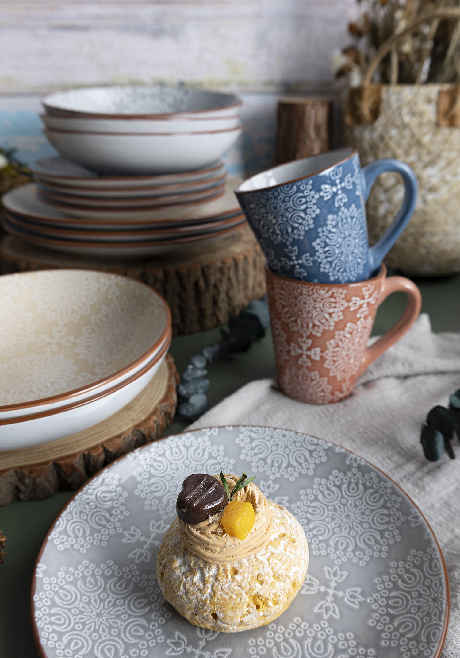 CHANGSHA HAPPY GO Embossed Floral Glaze Stoneware Dinnerware Set – Multicolor Vintage Pattern Plates, Bowls and Mugs|happygodinnerware.com