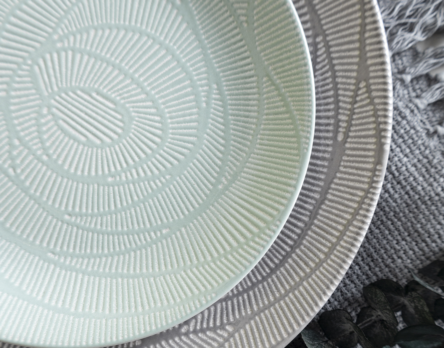 CHANGSHA HAPPY GO  Embossed Color Glazed Stoneware Dinnerware Set with Geometric Pattern in Pastel Tones |Dopamine Series Ceramics|happygodinnerware.com