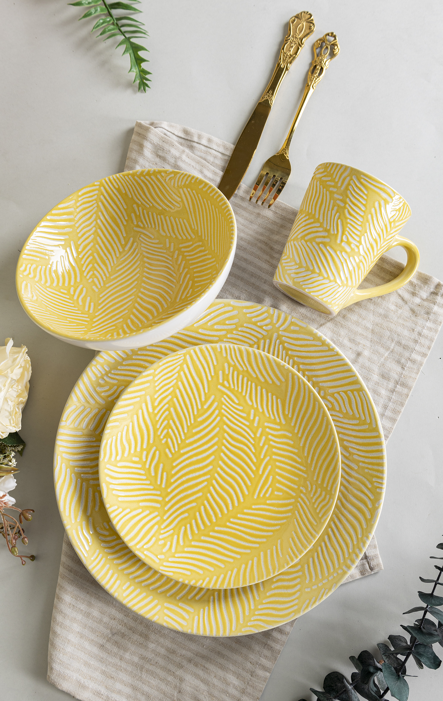 CHANGSHA HAPPY GO  Colorful Embossed Stoneware Dinnerware Set with Leaf Vein Pattern in Red, Yellow, Green and Grey |Dopamine Series Ceramics|happygodinnerware.com