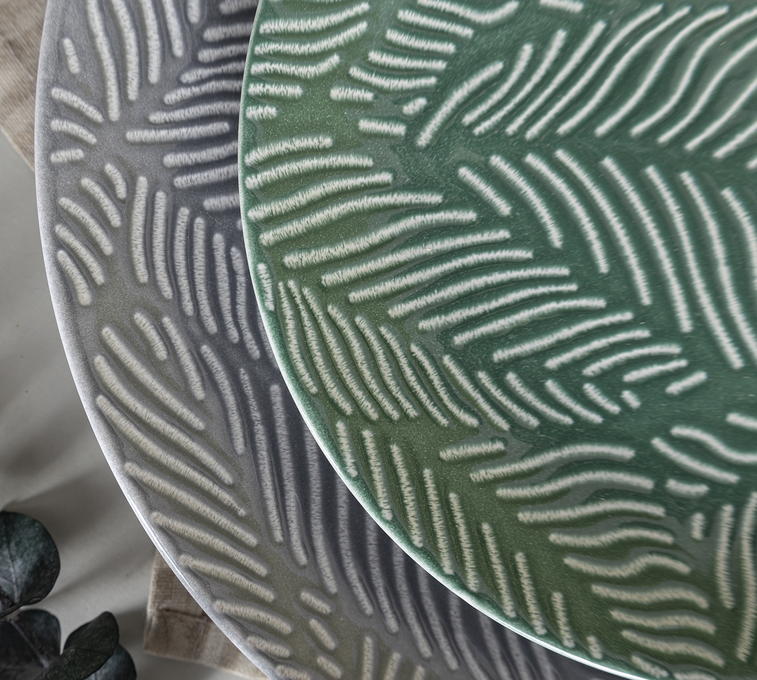 CHANGSHA HAPPY GO  Colorful Embossed Stoneware Dinnerware Set with Leaf Vein Pattern in Red, Yellow, Green and Grey |Dopamine Series Ceramics|happygodinnerware.com