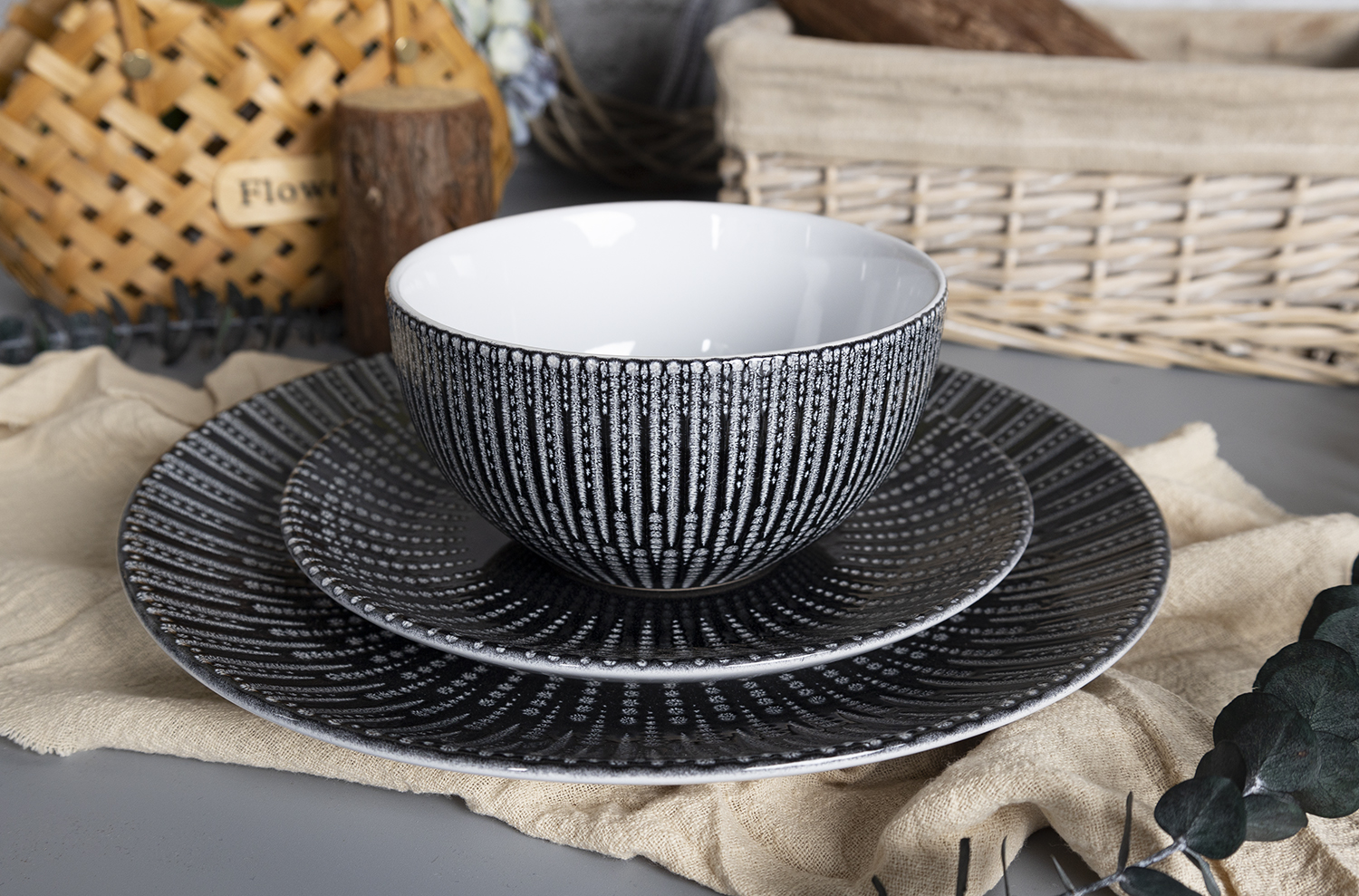 CHANGSHA HAPPY GO  Nordic Style Embossed Stoneware Tableware Set with Textured Glaze and Monochrome Finish |happygodinnerware.com