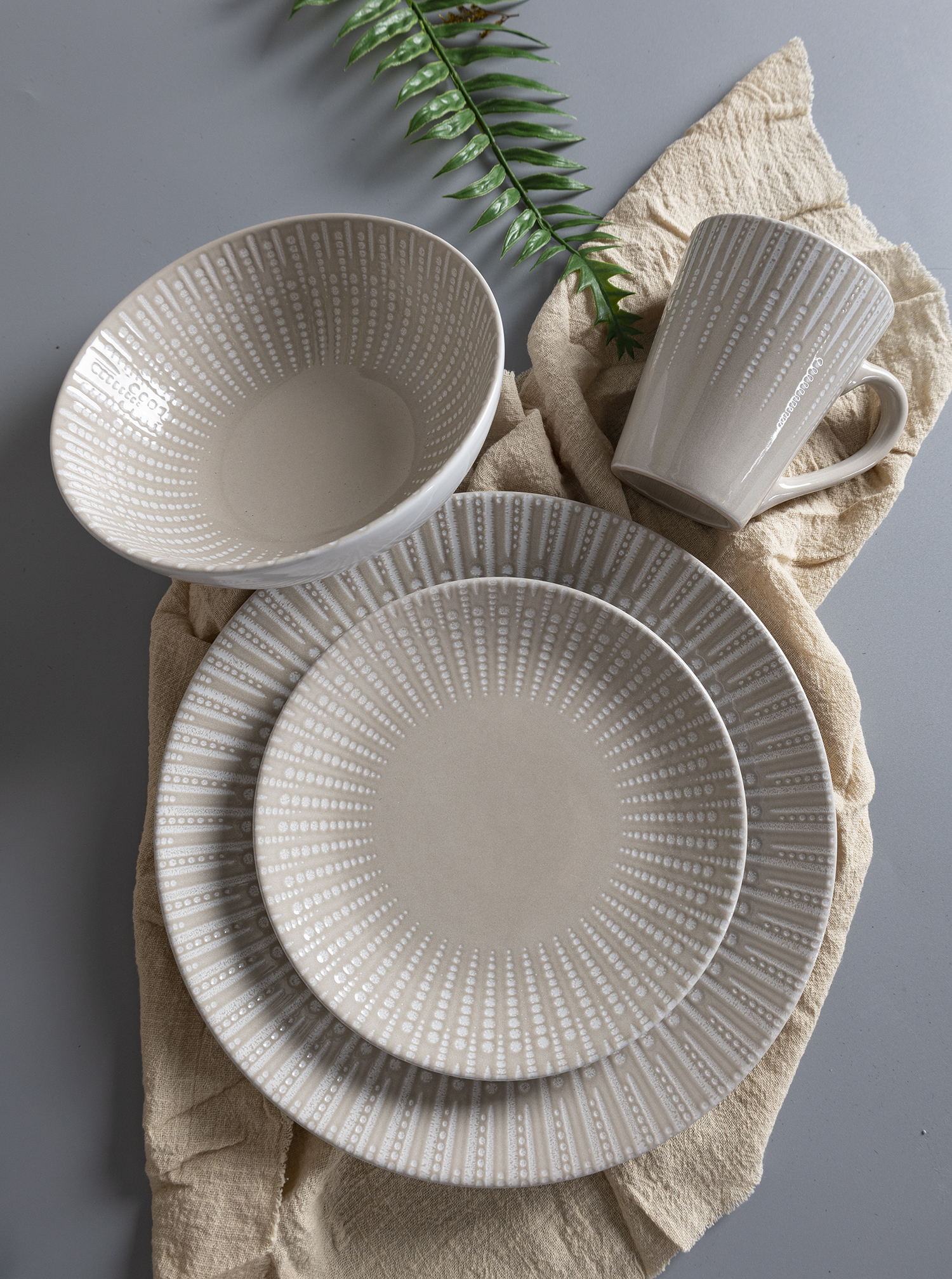 CHANGSHA HAPPY GO  Nordic Style Embossed Stoneware Tableware Set with Textured Glaze and Monochrome Finish |happygodinnerware.com