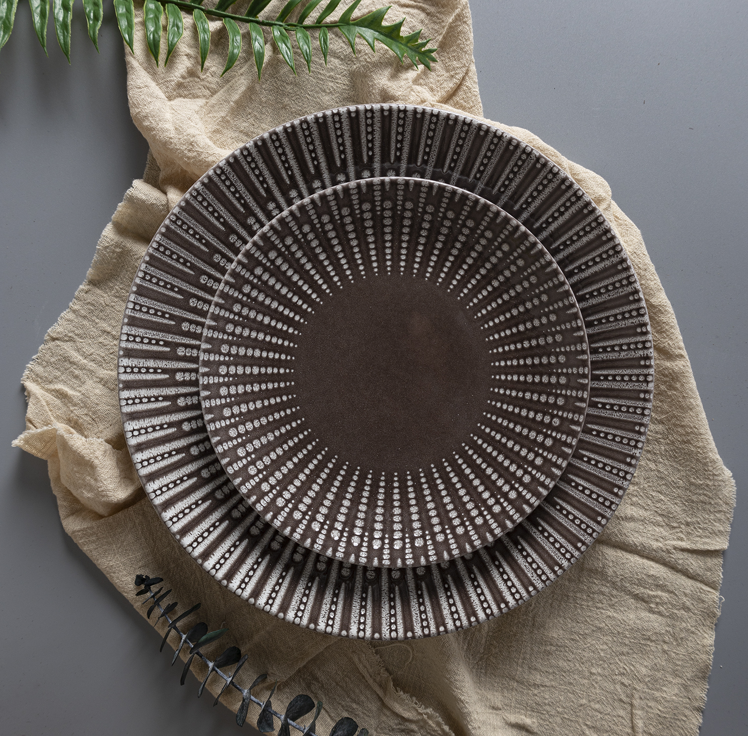 CHANGSHA HAPPY GO  Nordic Style Embossed Stoneware Tableware Set with Textured Glaze and Monochrome Finish |happygodinnerware.com