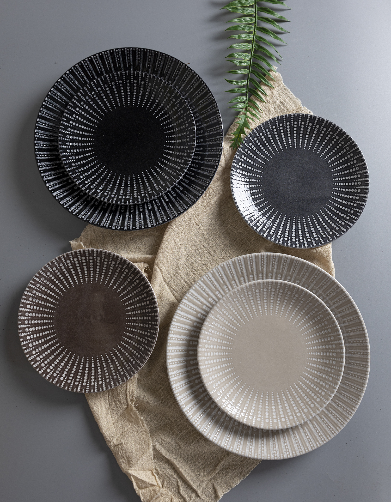 CHANGSHA HAPPY GO  Nordic Style Embossed Stoneware Tableware Set with Textured Glaze and Monochrome Finish |happygodinnerware.com