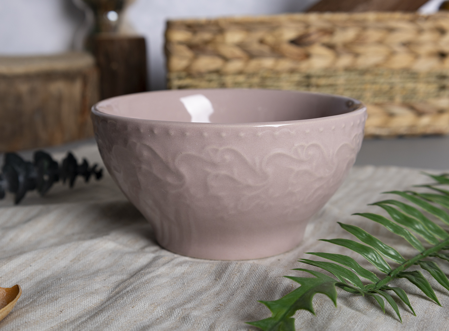 CHANGSHA HAPPY GO  Elegant Pastel Color Embossed Stoneware Tableware Set with Baroque Floral Pattern |happygodinnerware.com