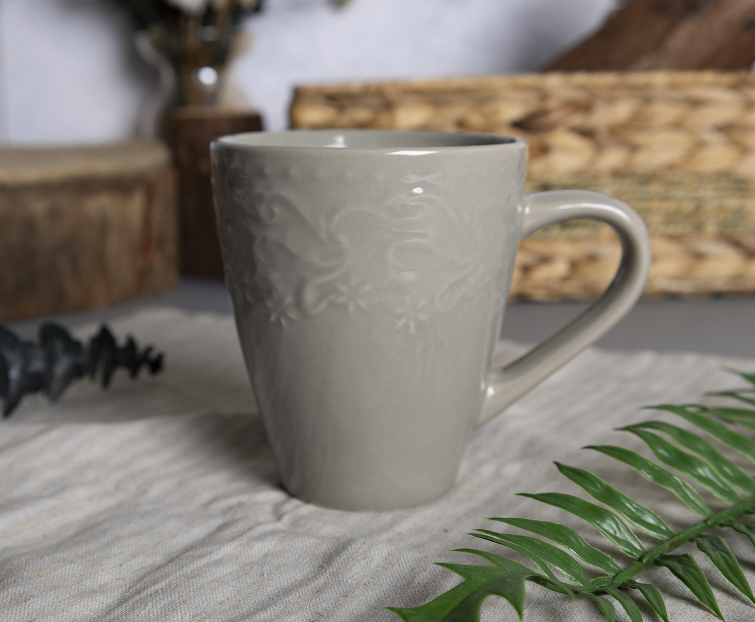 CHANGSHA HAPPY GO  Elegant Pastel Color Embossed Stoneware Tableware Set with Baroque Floral Pattern |happygodinnerware.com
