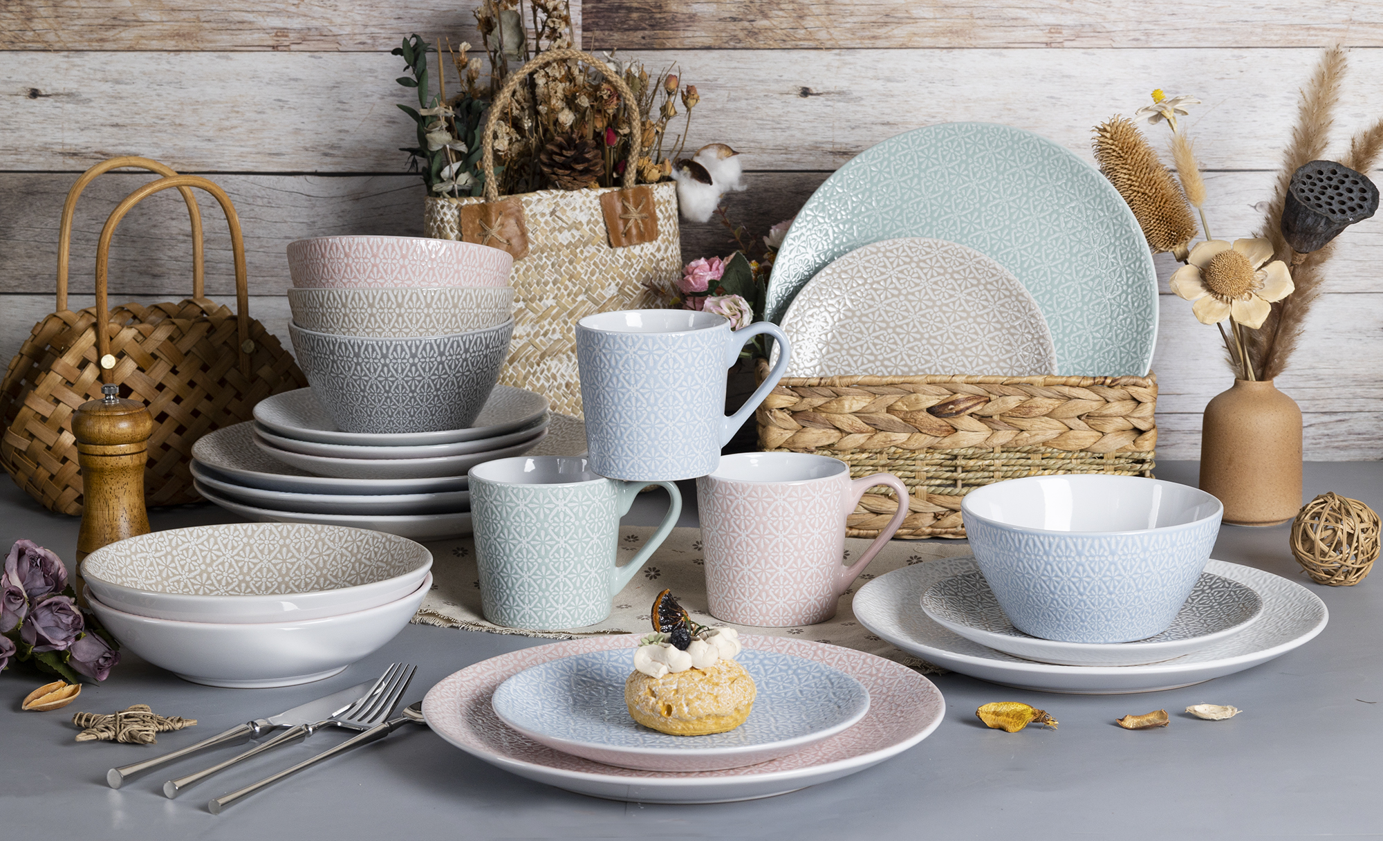 CHANGSHA HAPPY GO  Elegant Patterned Color Glazed Stoneware Dinnerware Collection with Soft Touch Finish |Dopamine Series Ceramics|happygodinnerware.com