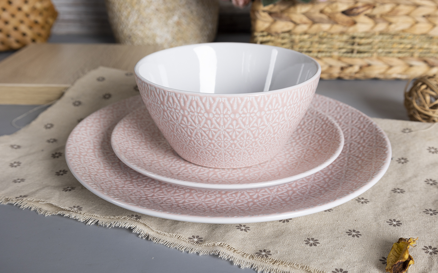 CHANGSHA HAPPY GO  Elegant Patterned Color Glazed Stoneware Dinnerware Collection with Soft Touch Finish |Dopamine Series Ceramics|happygodinnerware.com