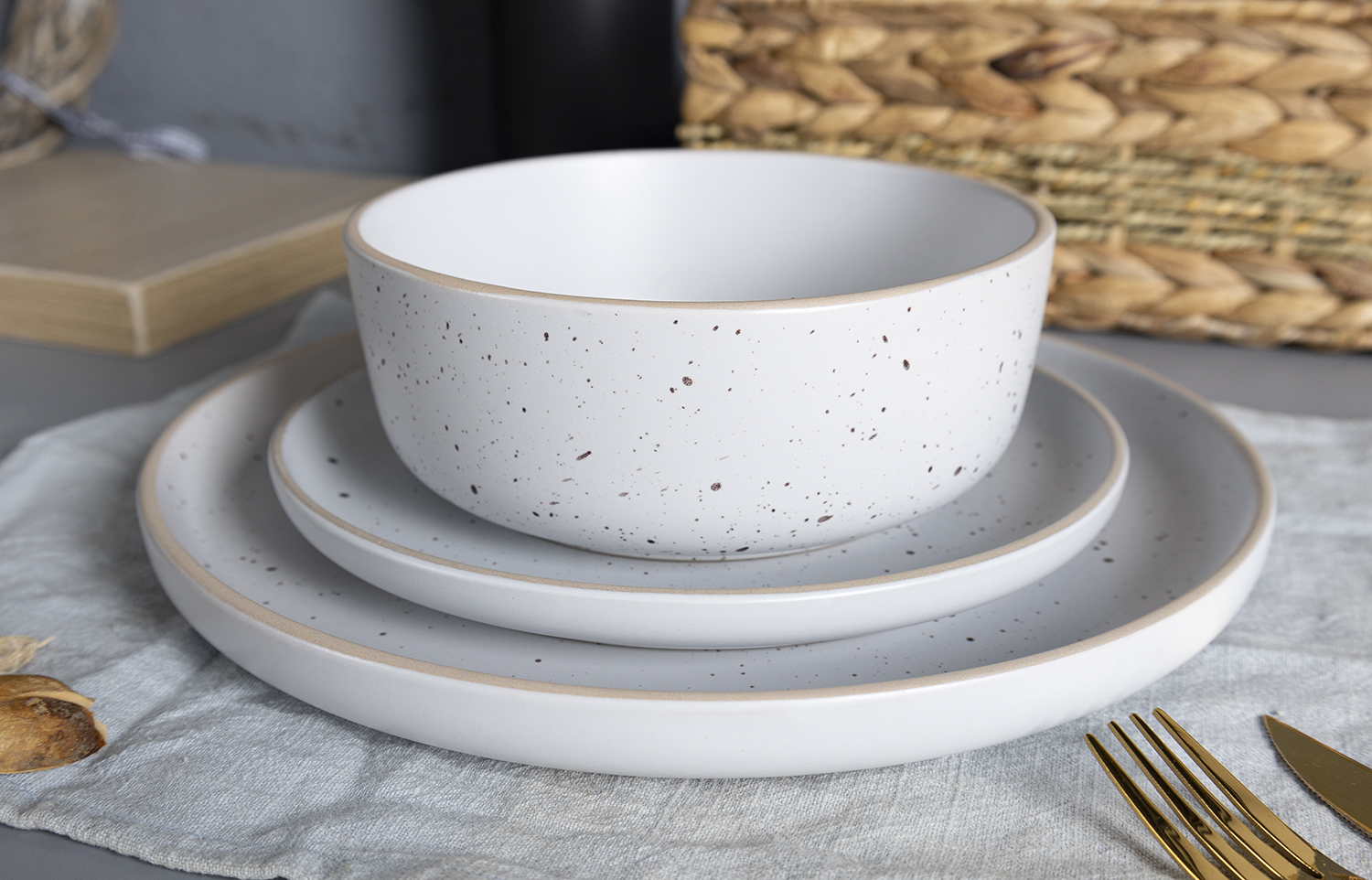 CHANGSHA HAPPY GO  Scandinavian Style Matte Glazed Stoneware Dinnerware Collection with Flecked Texture |happygodinnerware.com