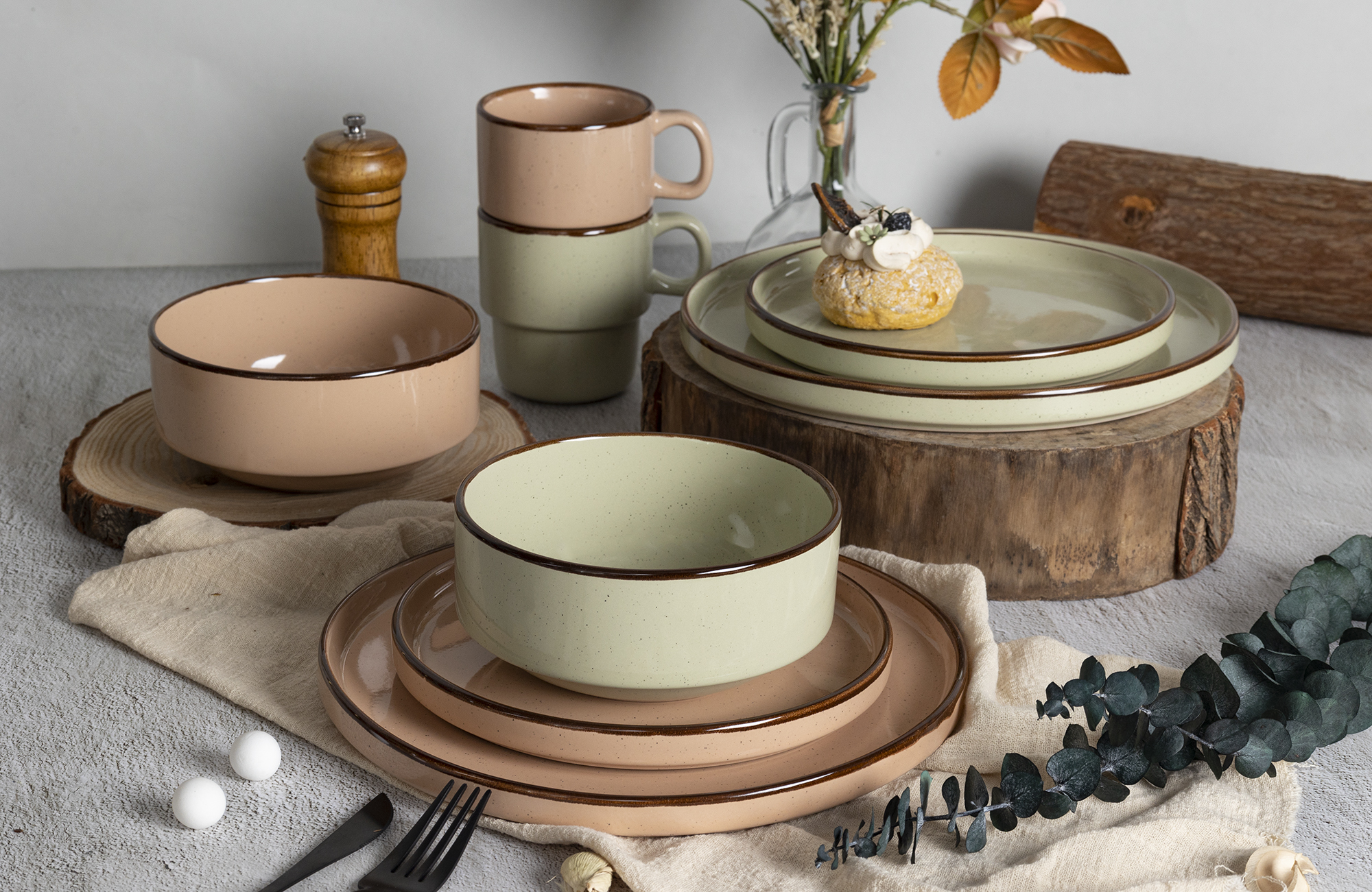 CHANGSHA HAPPY GO  Contemporary Color Glazed Stoneware Dinner Set in Warm Earthy Shades with Dark Rim |Dopamine Series Ceramics|happygodinnerware.com