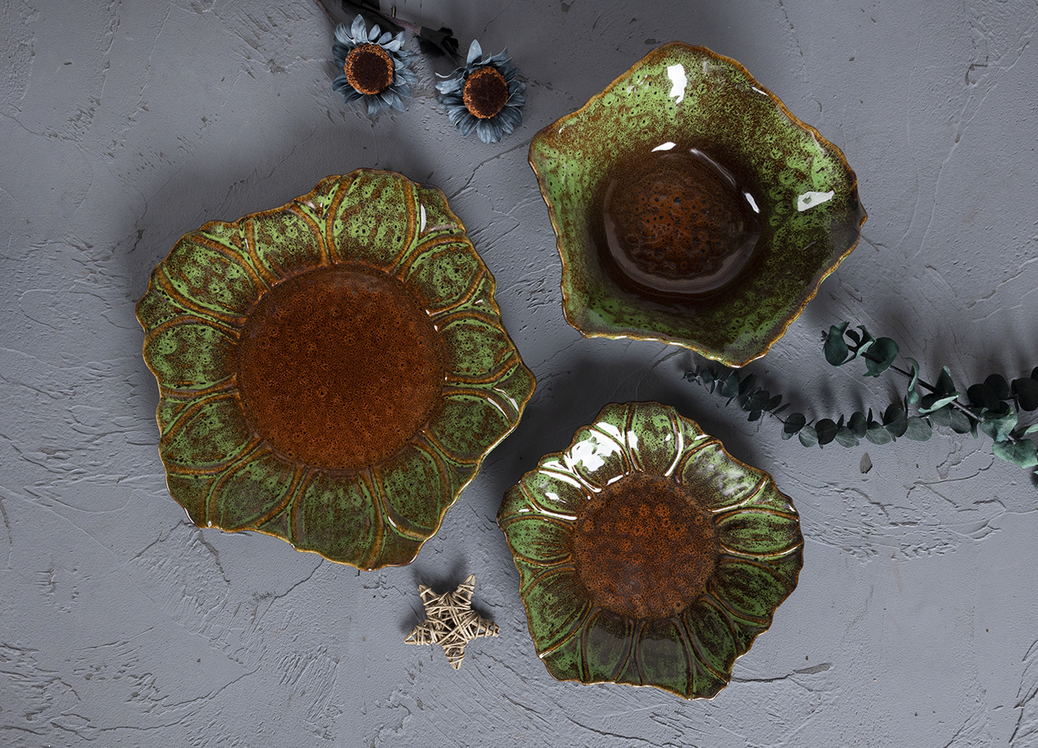 CHANGSHA HAPPY GO Verdant Bloom Reactive Glaze Stoneware Set – Nature-Inspired Embossed Floral Dinnerware with Rustic Gloss Finish|happygodinnerware.com