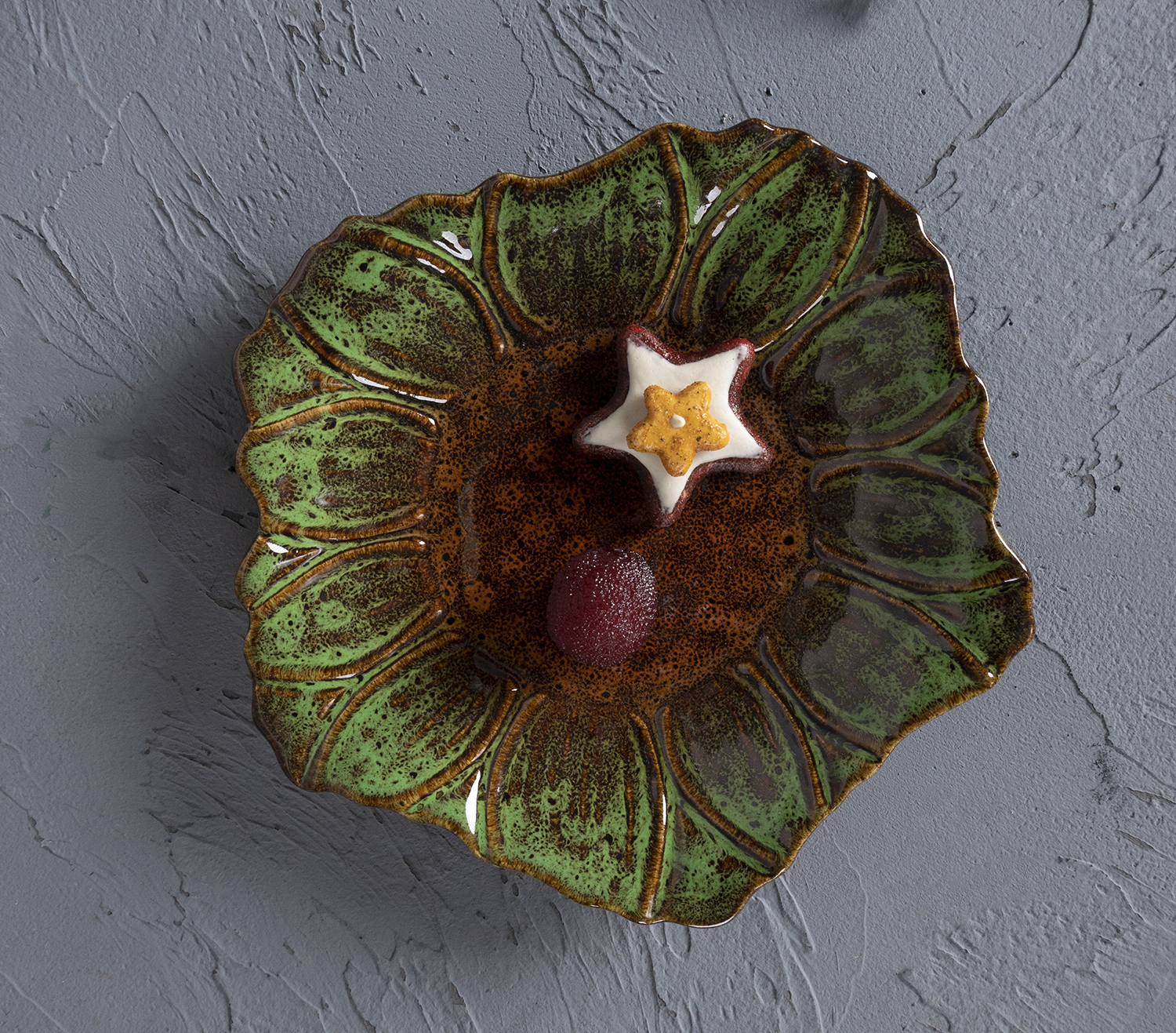 CHANGSHA HAPPY GO Verdant Bloom Reactive Glaze Stoneware Set – Nature-Inspired Embossed Floral Dinnerware with Rustic Gloss Finish|happygodinnerware.com