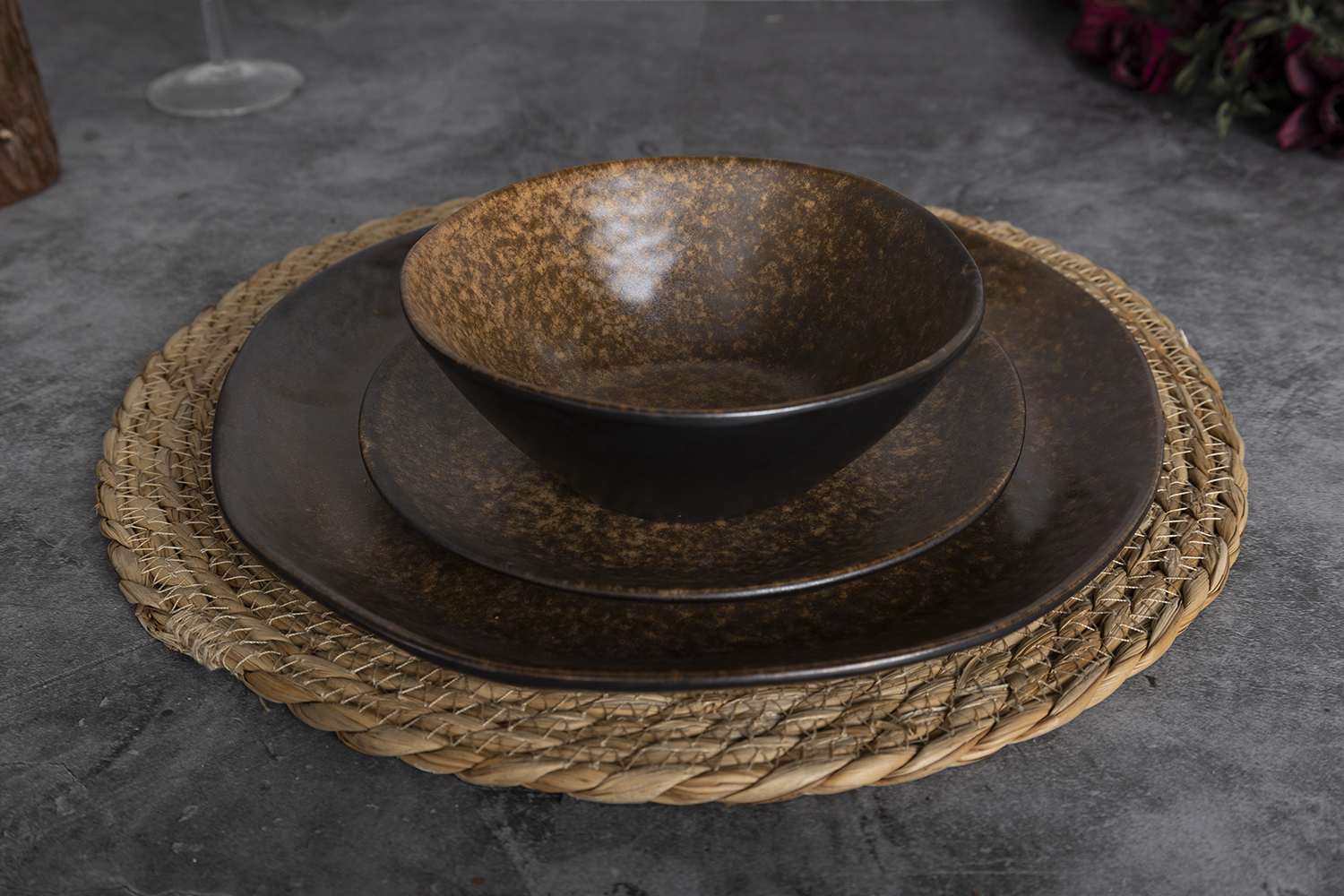 CHANGSHA HAPPY GO Shadowfire Reactive Glaze Stoneware Dinnerware Set – Artisan Dark-Edge Ceramic Plates, Bowls and Mugs for Wabi-Sabi Inspired Dining|happygodinnerware.com