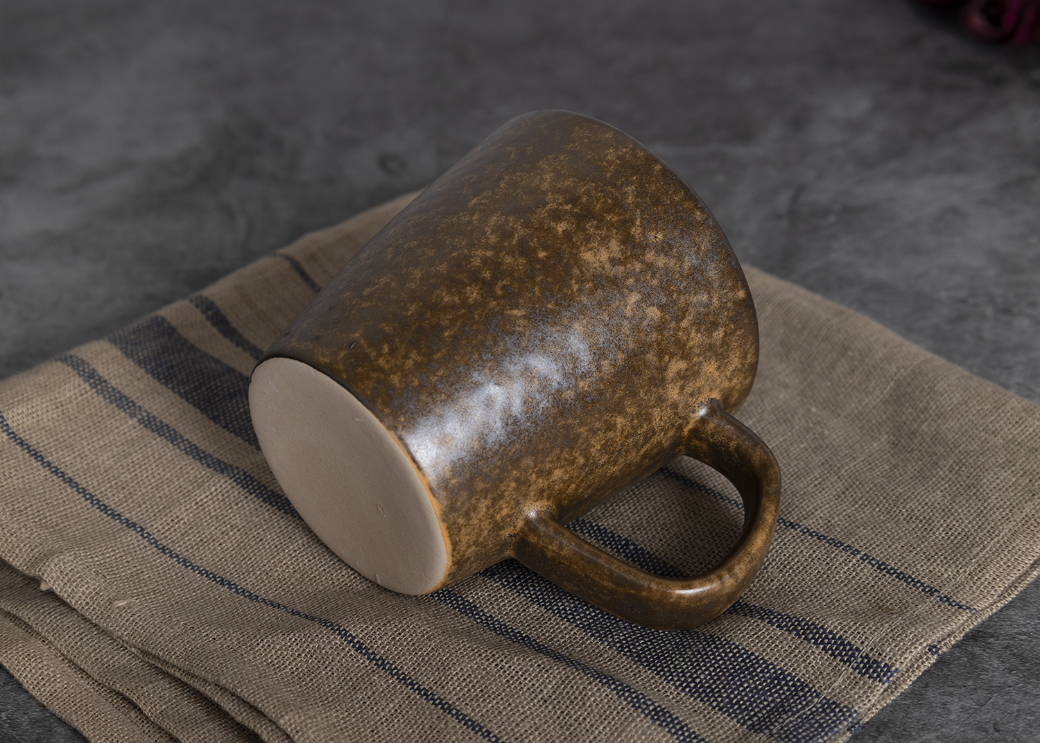 CHANGSHA HAPPY GO Shadowfire Reactive Glaze Stoneware Dinnerware Set – Artisan Dark-Edge Ceramic Plates, Bowls and Mugs for Wabi-Sabi Inspired Dining|happygodinnerware.com