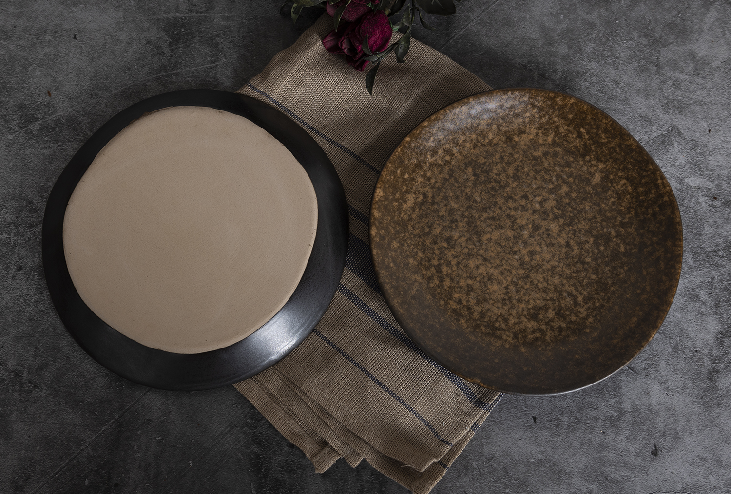 CHANGSHA HAPPY GO Shadowfire Reactive Glaze Stoneware Dinnerware Set – Artisan Dark-Edge Ceramic Plates, Bowls and Mugs for Wabi-Sabi Inspired Dining|happygodinnerware.com
