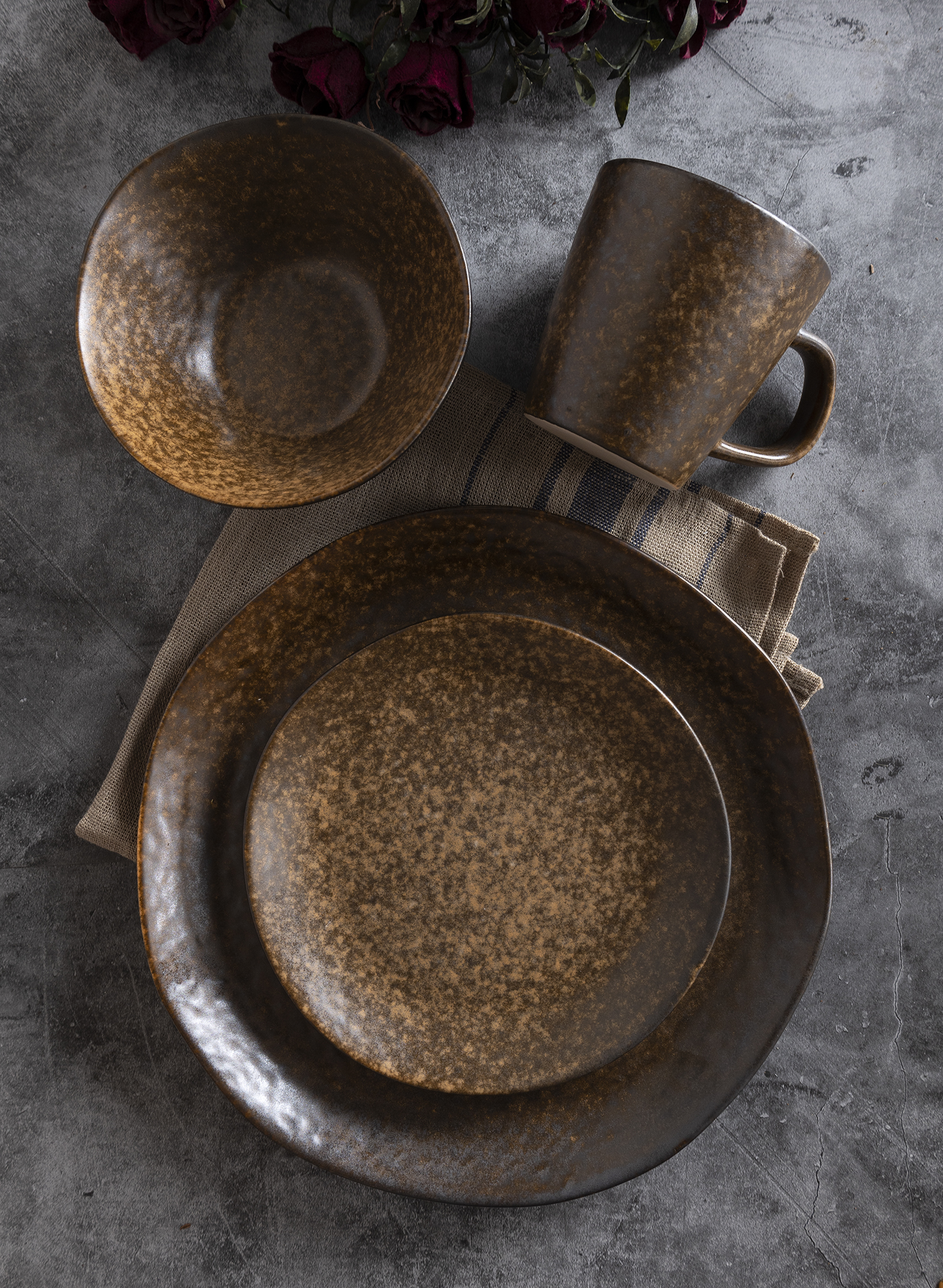 CHANGSHA HAPPY GO Shadowfire Reactive Glaze Stoneware Dinnerware Set – Artisan Dark-Edge Ceramic Plates, Bowls and Mugs for Wabi-Sabi Inspired Dining|happygodinnerware.com