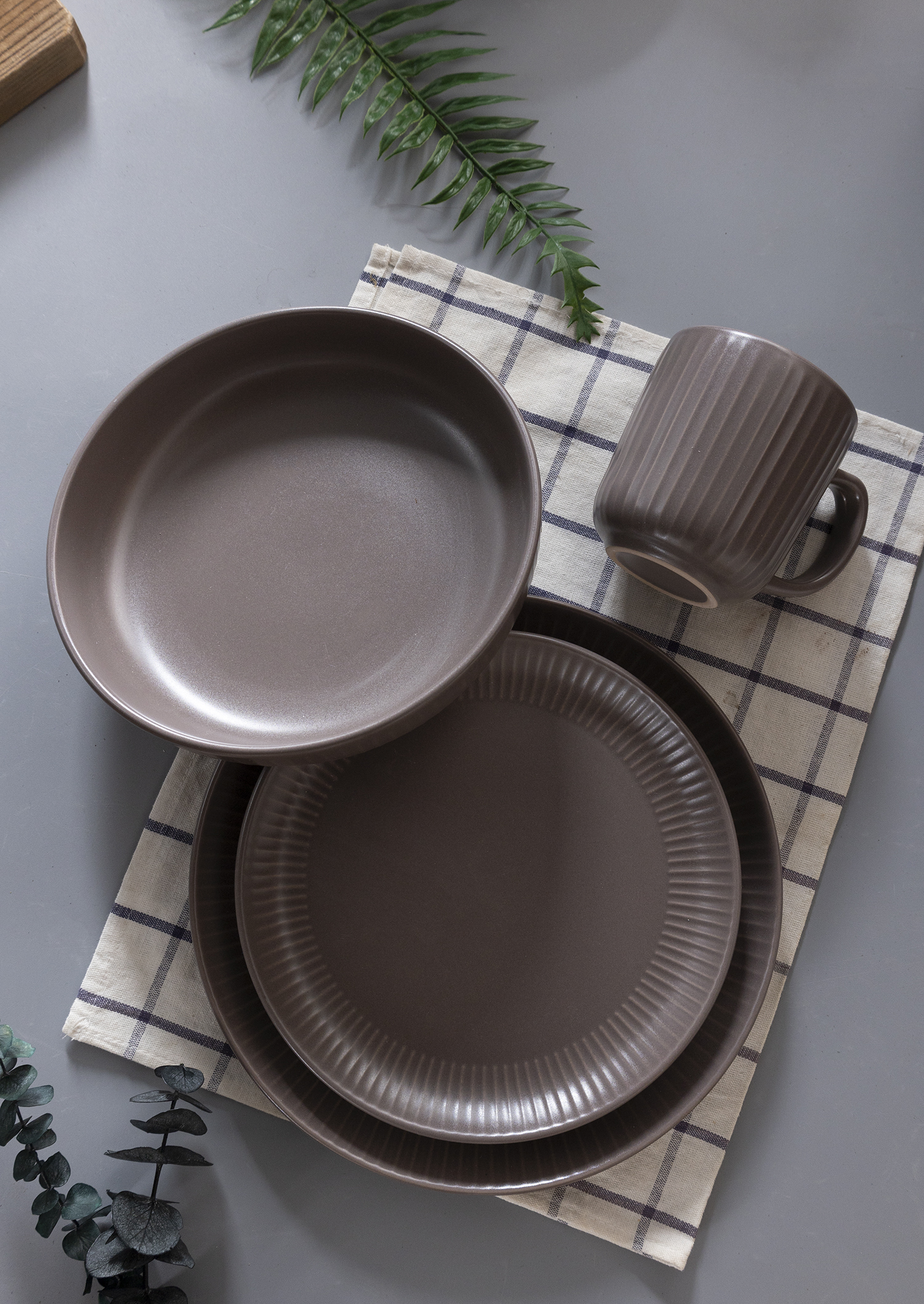 CHANGSHA HAPPY GO Urban Lines Embossed Stoneware Dinnerware Set – Modern Minimalist Ceramic Plates, Bowls and Mugs in Earthy Tones|happygodinnerware.com