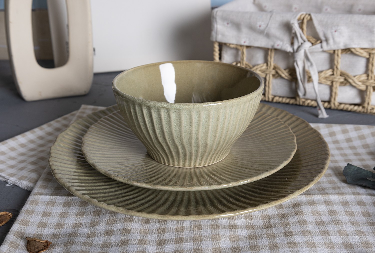CHANGSHA HAPPY GO Nordic Bloom Reactive Glaze Embossed Stoneware Set – Ribbed Ceramic Plates, Bowls and Mugs in Pastel Tones for Modern Home Dining|happygodinnerware.com