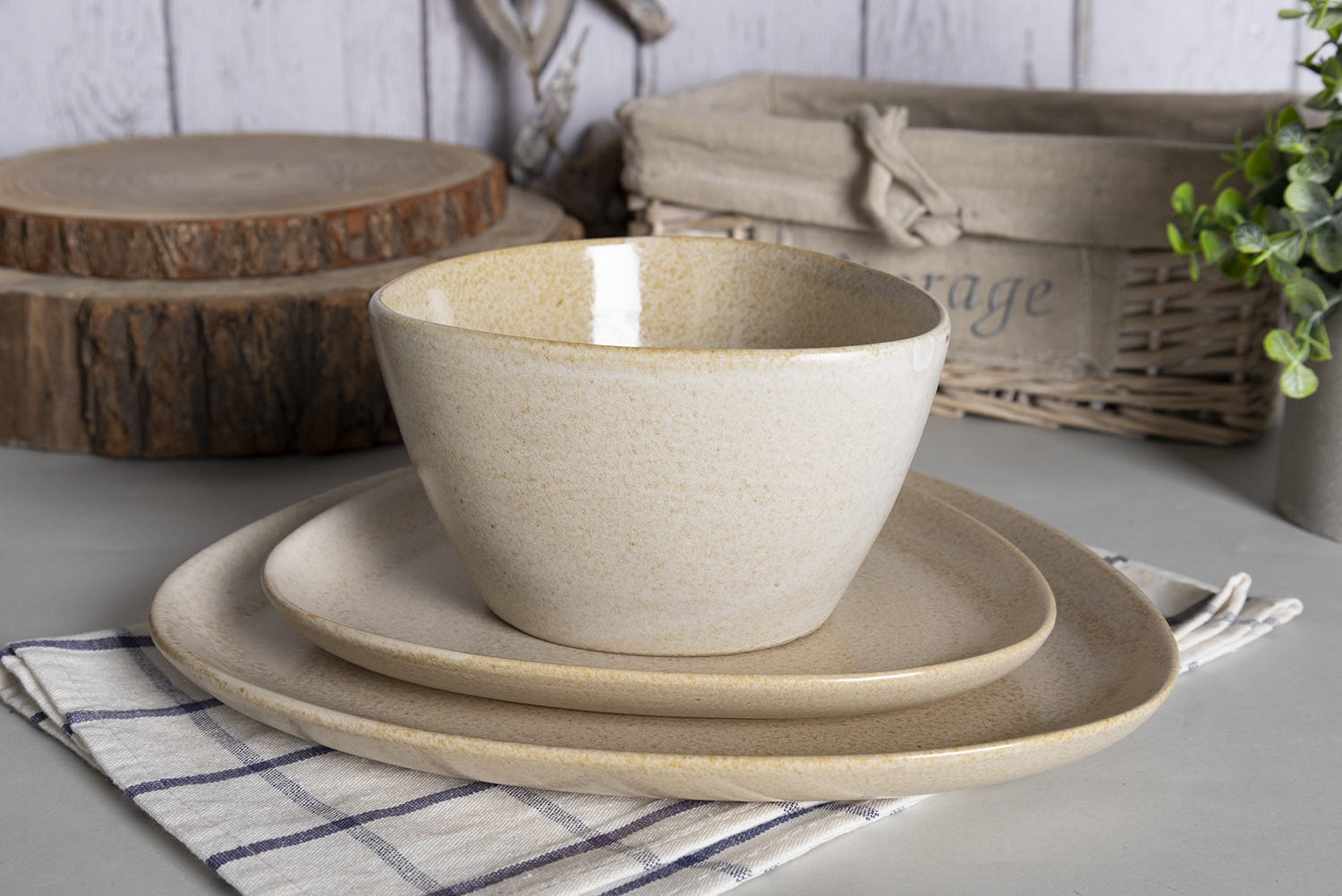 CHANGSHA HAPPY GO Earthlight Reactive Glaze Stoneware Set – Handcrafted Organic-Shaped Plates, Bowls and Mugs in Natural Tones|happygodinnerware.com