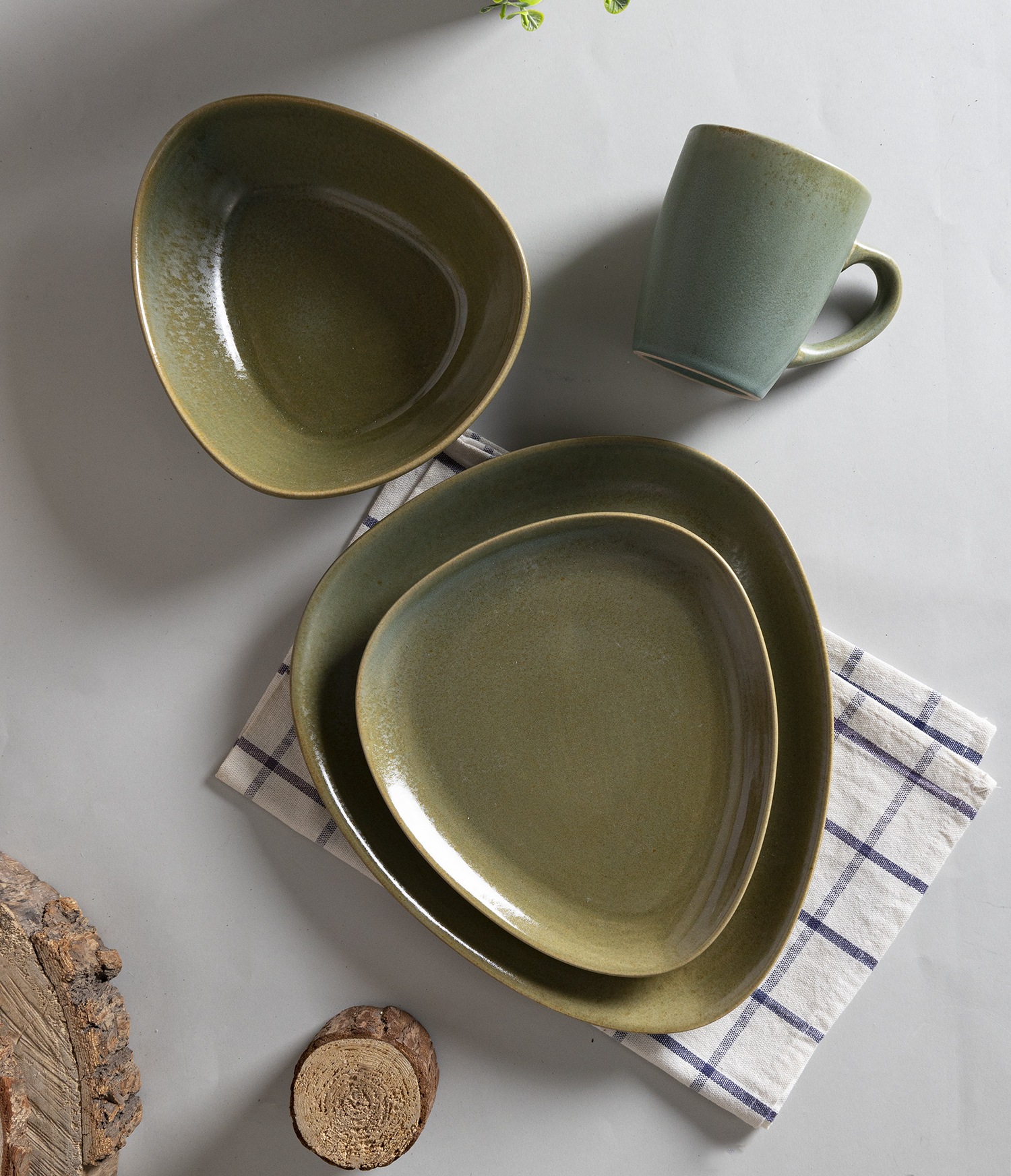 CHANGSHA HAPPY GO Earthlight Reactive Glaze Stoneware Set – Handcrafted Organic-Shaped Plates, Bowls and Mugs in Natural Tones|happygodinnerware.com
