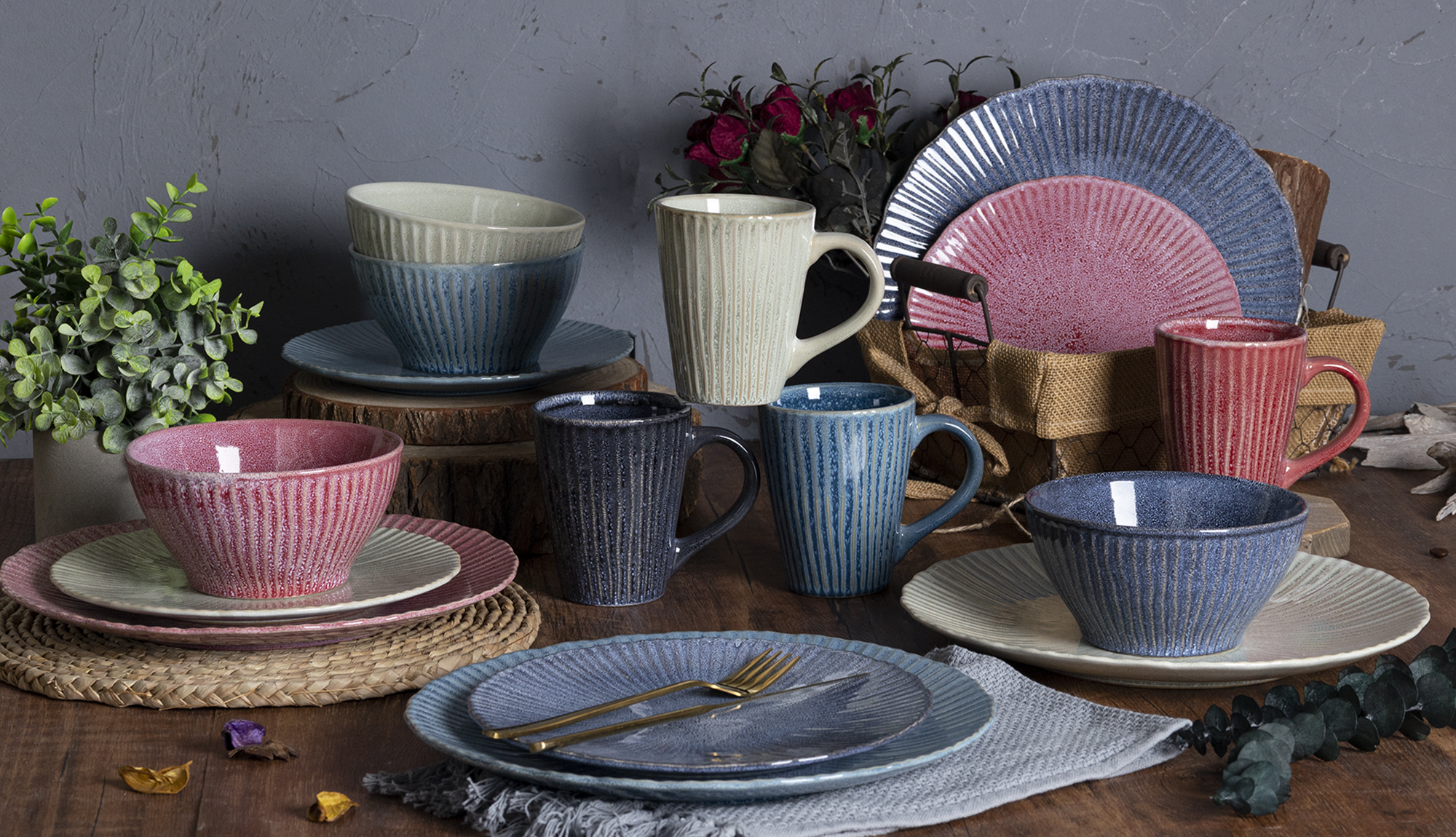 CHANGSHA HAPPY GO ColorWeave Reactive Glaze Stoneware Set – Ribbed Embossed Ceramic Dinnerware in Vibrant Artisan Colors|happygodinnerware.com
