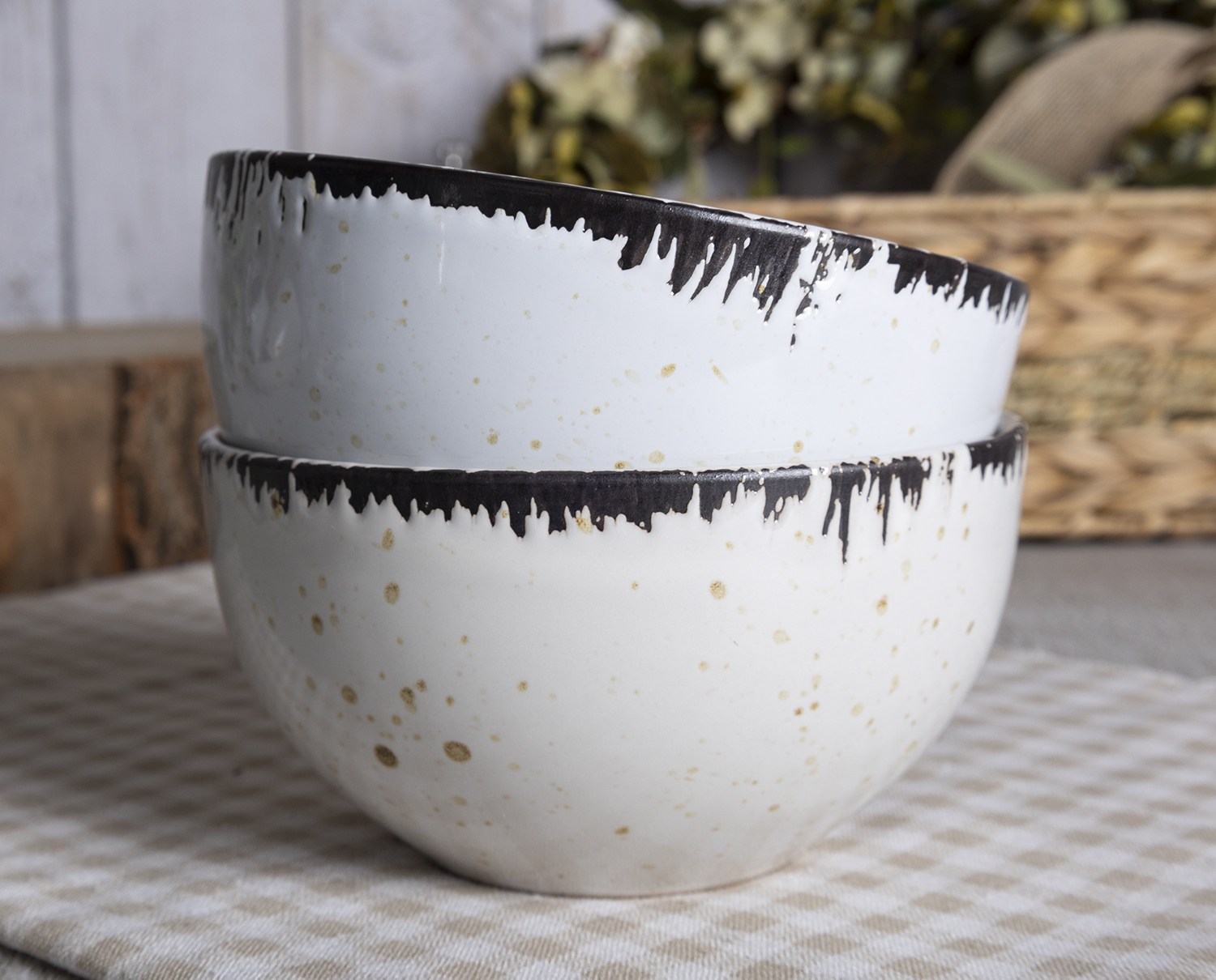 CHANGSHA HAPPY GO EdgeRustic Speckled Stoneware Set – Handcrafted White Ceramic Dinnerware with Burnt Rim Design|happygodinnerware.com