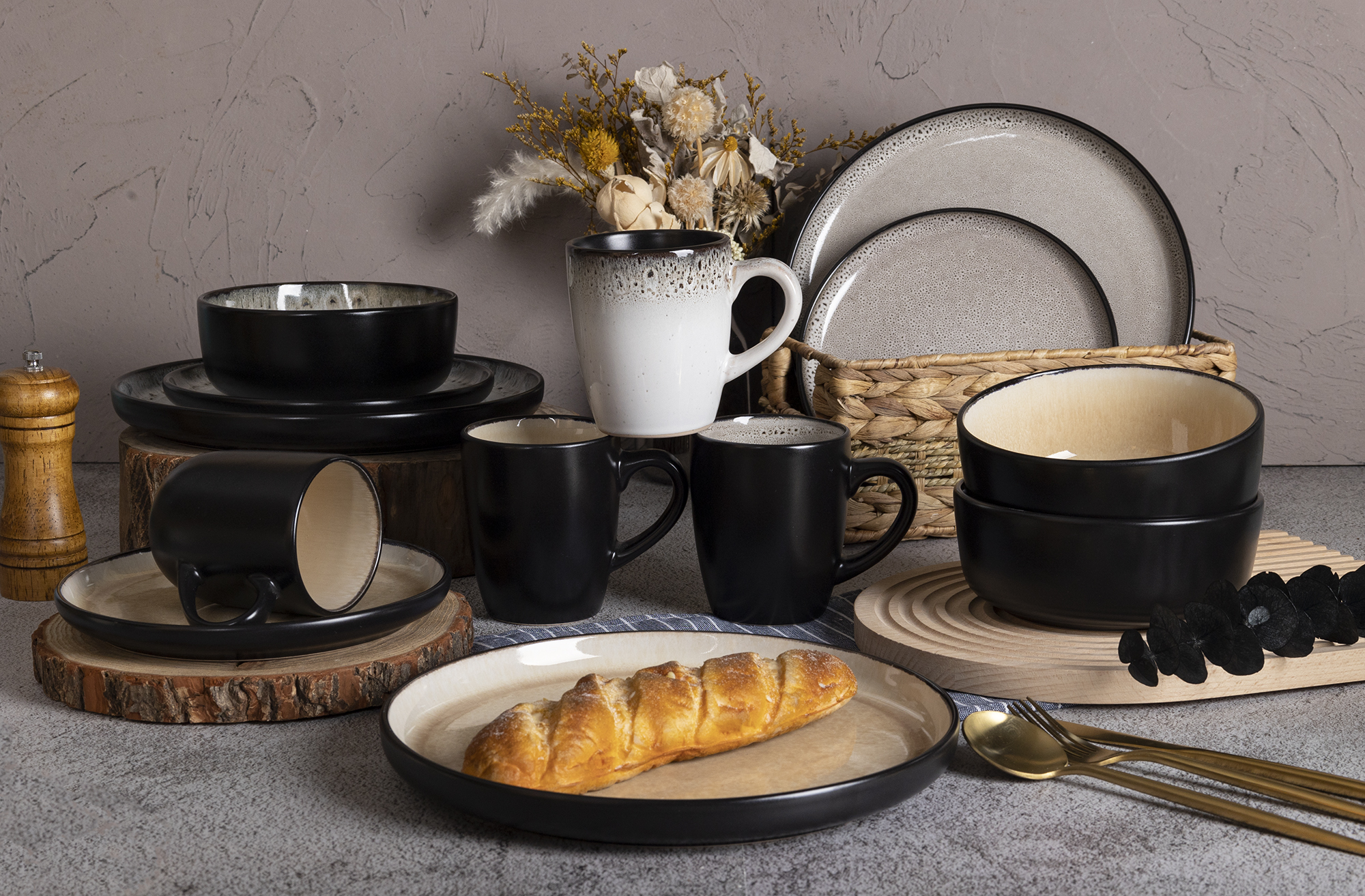 CHANGSHA HAPPY GO Obsidian Fade Reactive Glaze Stoneware Set – Minimalist Matte Black Ceramic Plates, Bowls and Mugs with Artisan Inner Glaze|happygodinnerware.com