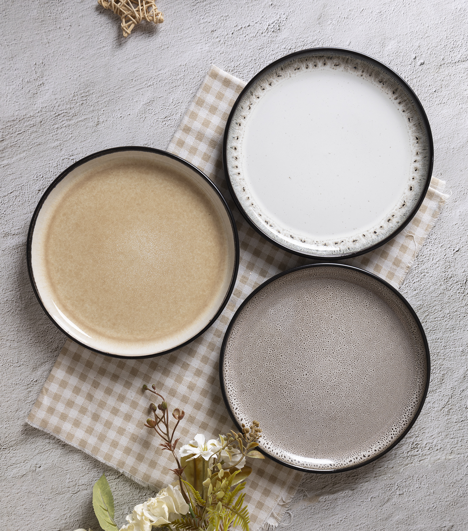CHANGSHA HAPPY GO Obsidian Fade Reactive Glaze Stoneware Set – Minimalist Matte Black Ceramic Plates, Bowls and Mugs with Artisan Inner Glaze|happygodinnerware.com