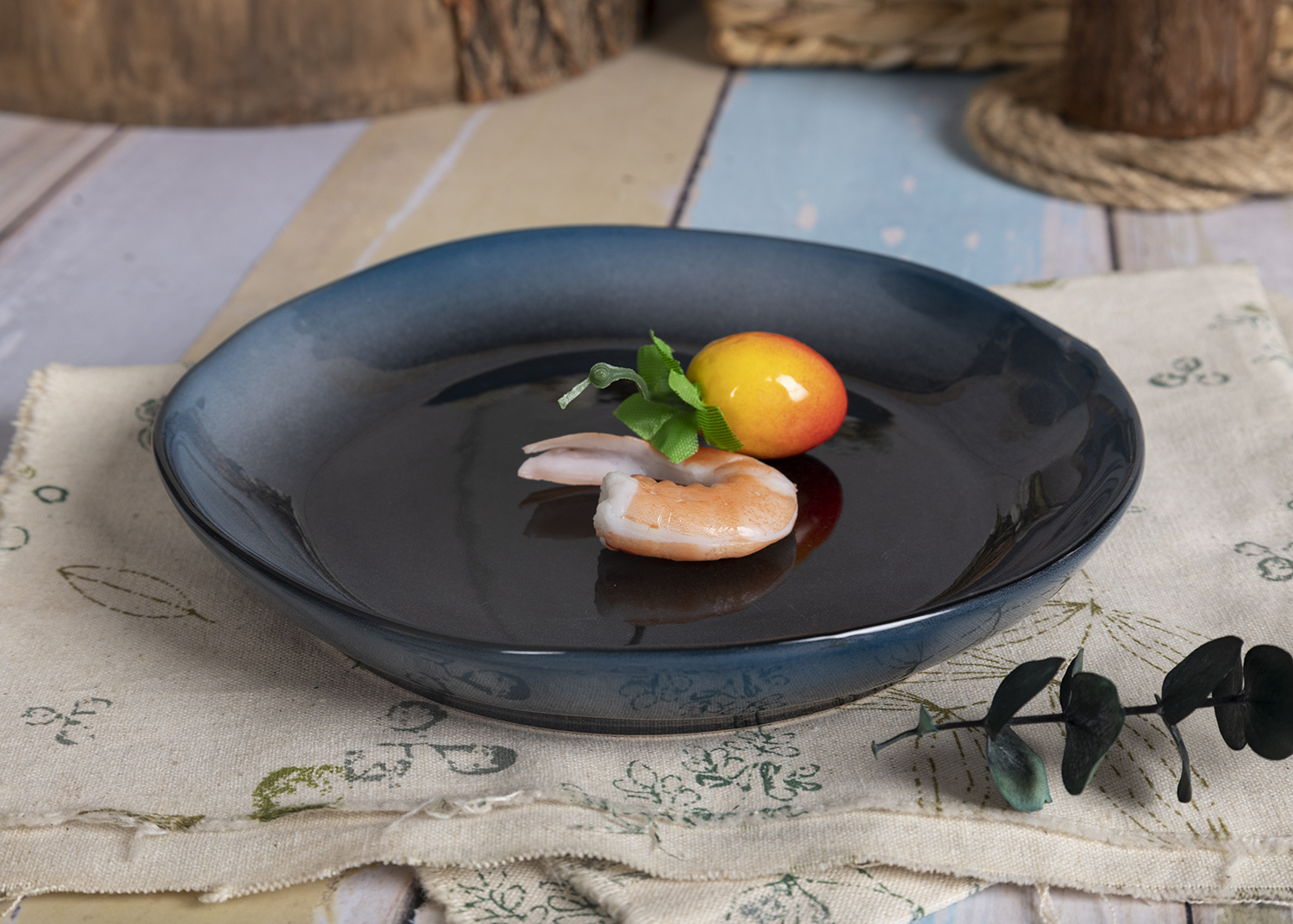 CHANGSHA HAPPY GO Midnight Flow Reactive Glaze Stoneware Set – Deep Indigo Ceramic Plates and Bowls with Glossy Gradient Finish|happygodinnerware.com