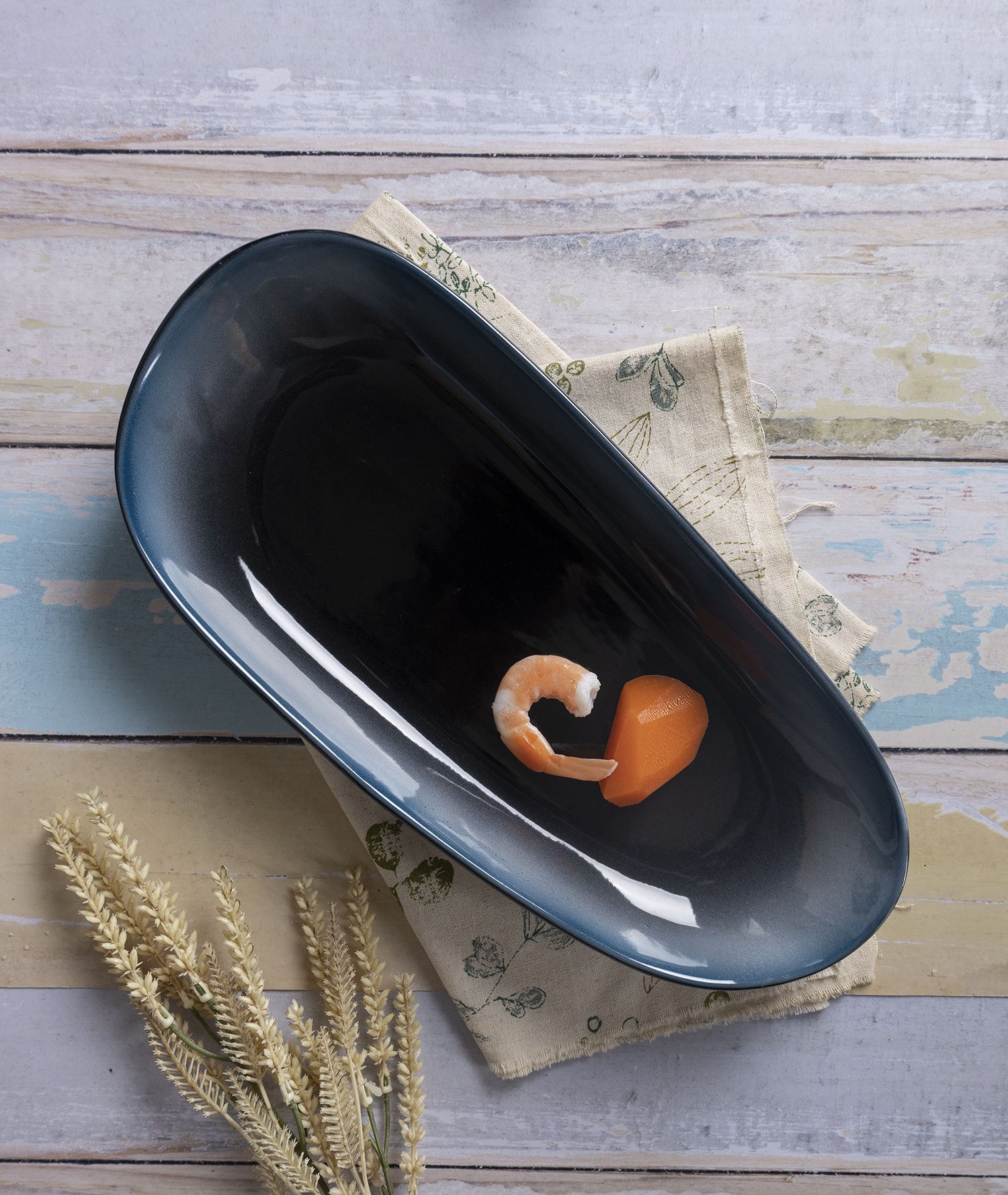 CHANGSHA HAPPY GO Midnight Flow Reactive Glaze Stoneware Set – Deep Indigo Ceramic Plates and Bowls with Glossy Gradient Finish|happygodinnerware.com