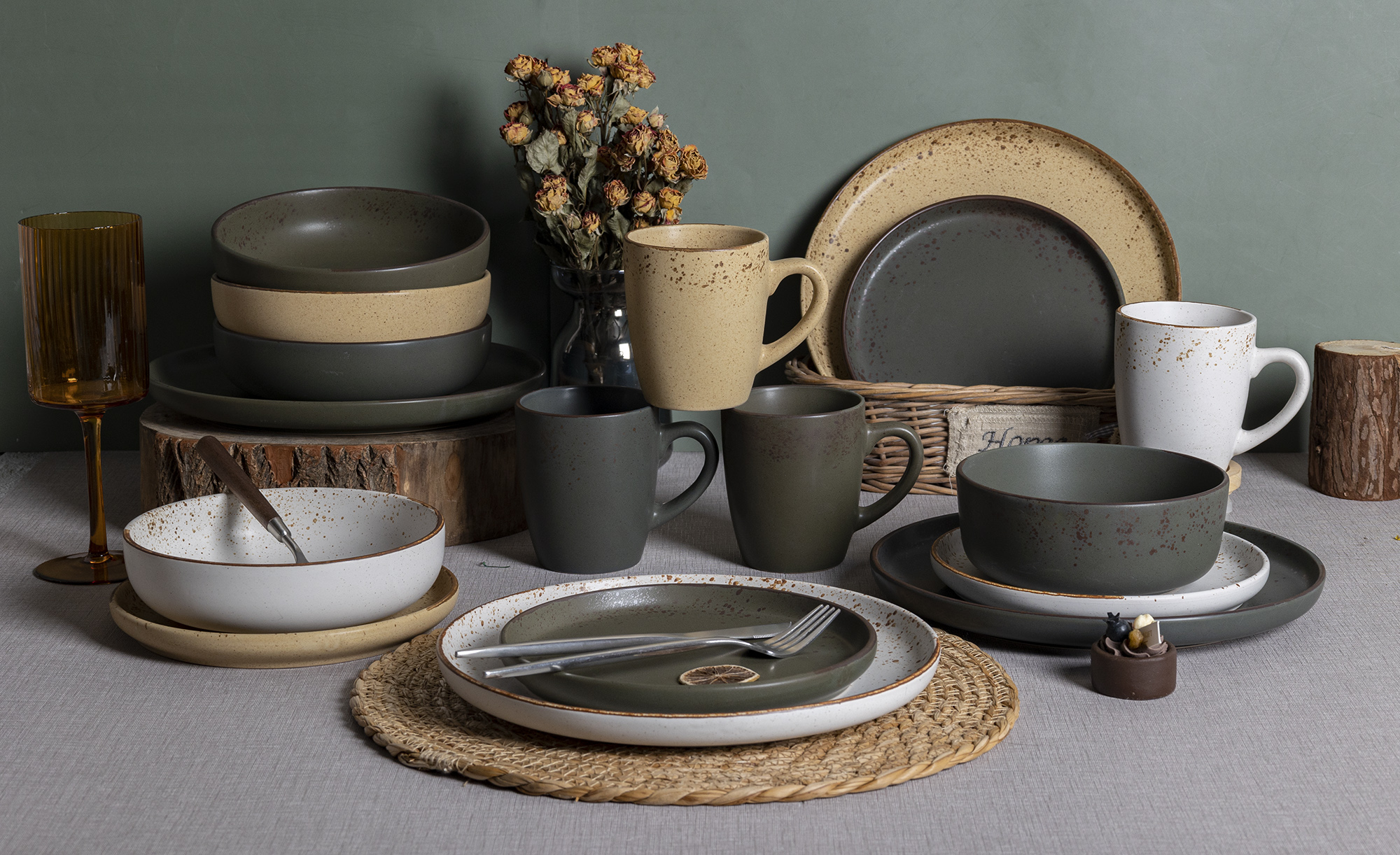 CHANGSHA HAPPY GO Earthborn Speckled Glaze Stoneware Set – Rustic Matte Ceramic Plates, Bowls and Mugs in Forest Tones|happygodinnerware.com