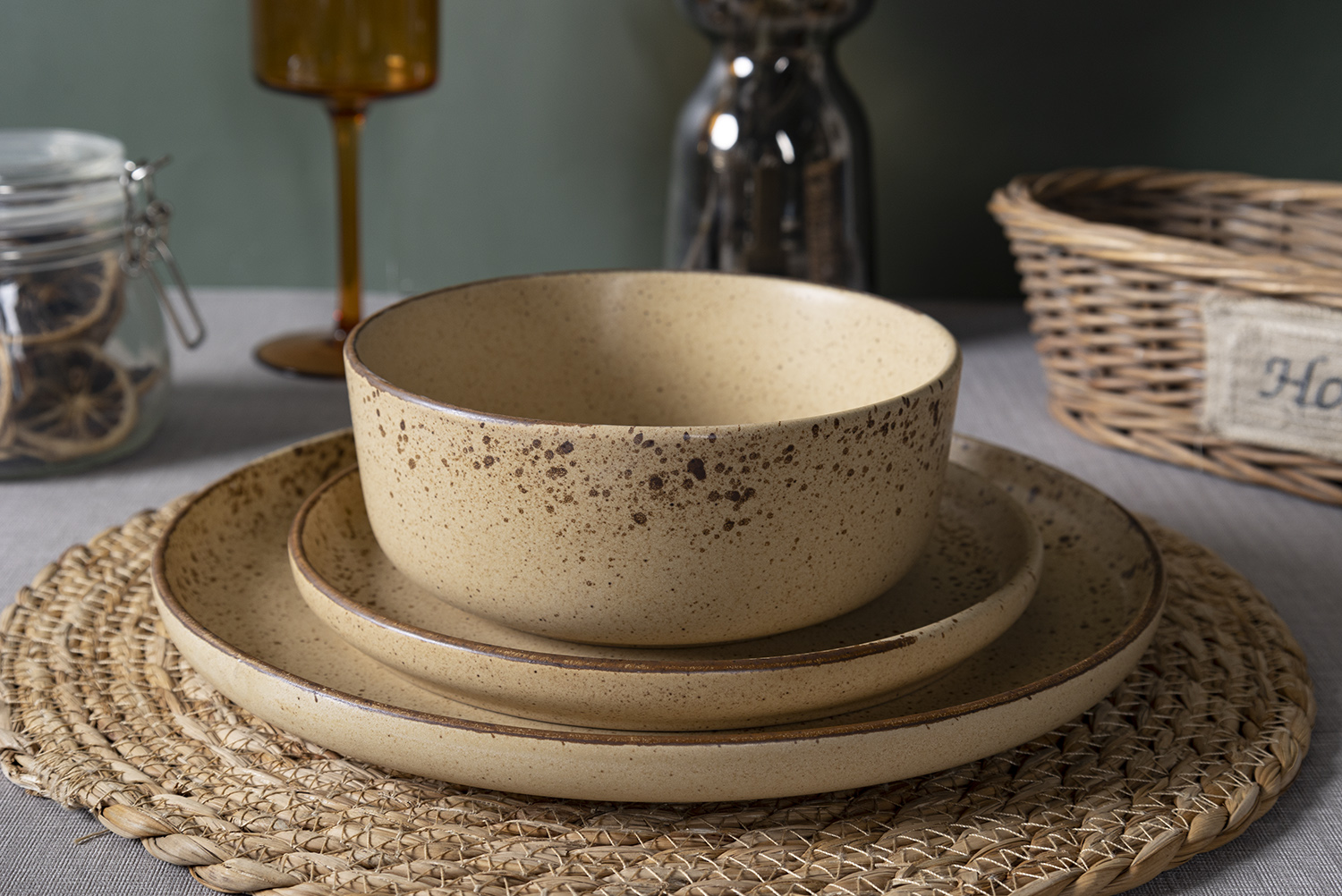 CHANGSHA HAPPY GO Earthborn Speckled Glaze Stoneware Set – Rustic Matte Ceramic Plates, Bowls and Mugs in Forest Tones|happygodinnerware.com