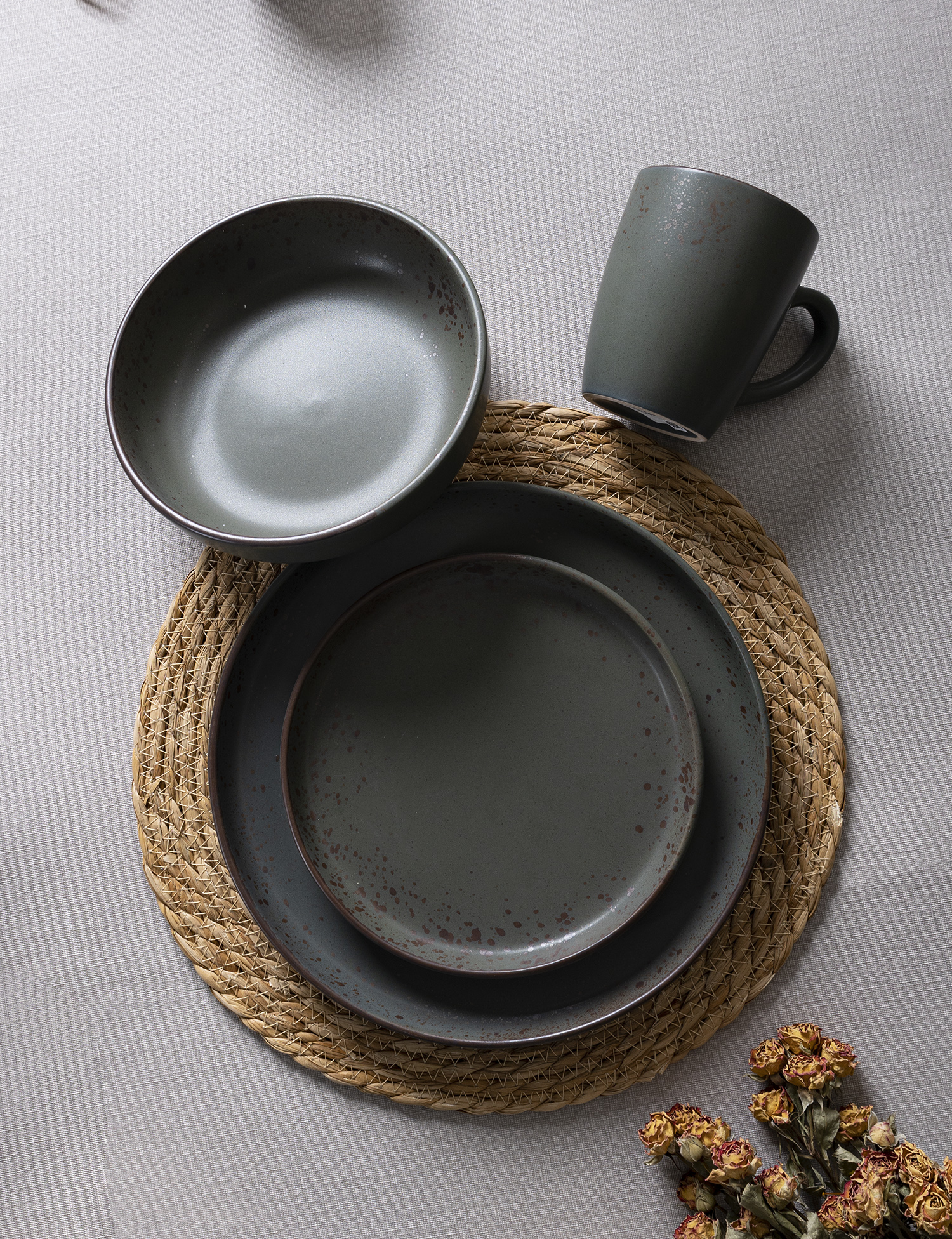 CHANGSHA HAPPY GO Earthborn Speckled Glaze Stoneware Set – Rustic Matte Ceramic Plates, Bowls and Mugs in Forest Tones|happygodinnerware.com