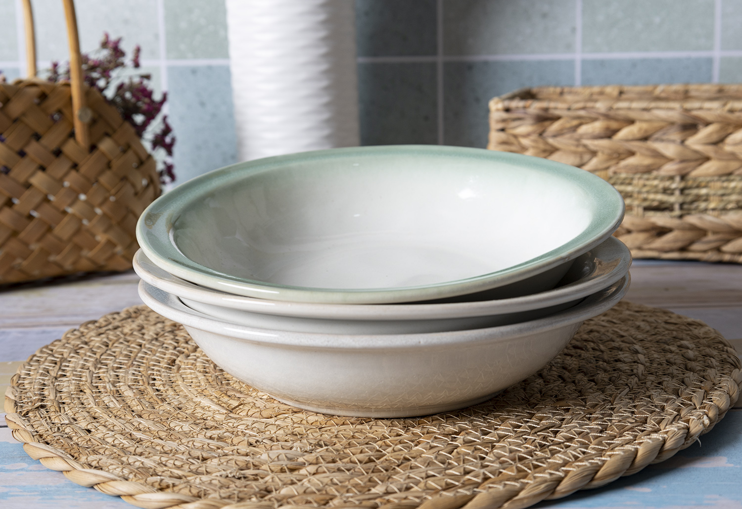 CHANGSHA HAPPY GO Coastal Haze Reactive Glaze Stoneware Set – Soft White Ceramic Dinnerware with Misty Gradient Rim|happygodinnerware.com