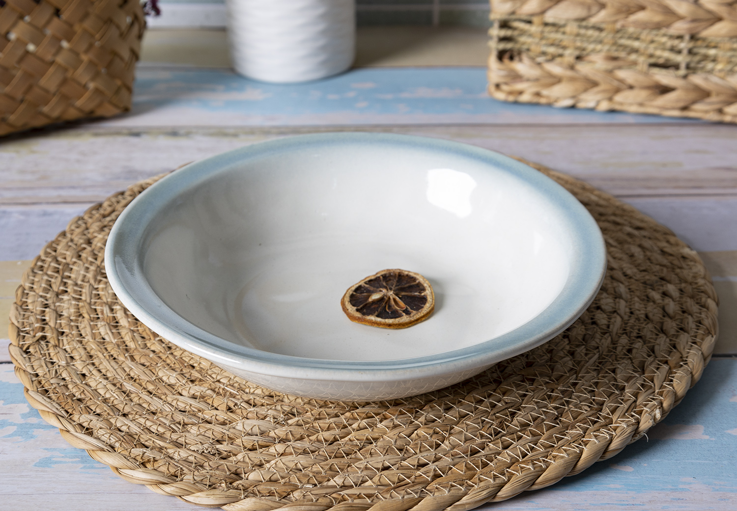 CHANGSHA HAPPY GO Coastal Haze Reactive Glaze Stoneware Set – Soft White Ceramic Dinnerware with Misty Gradient Rim|happygodinnerware.com