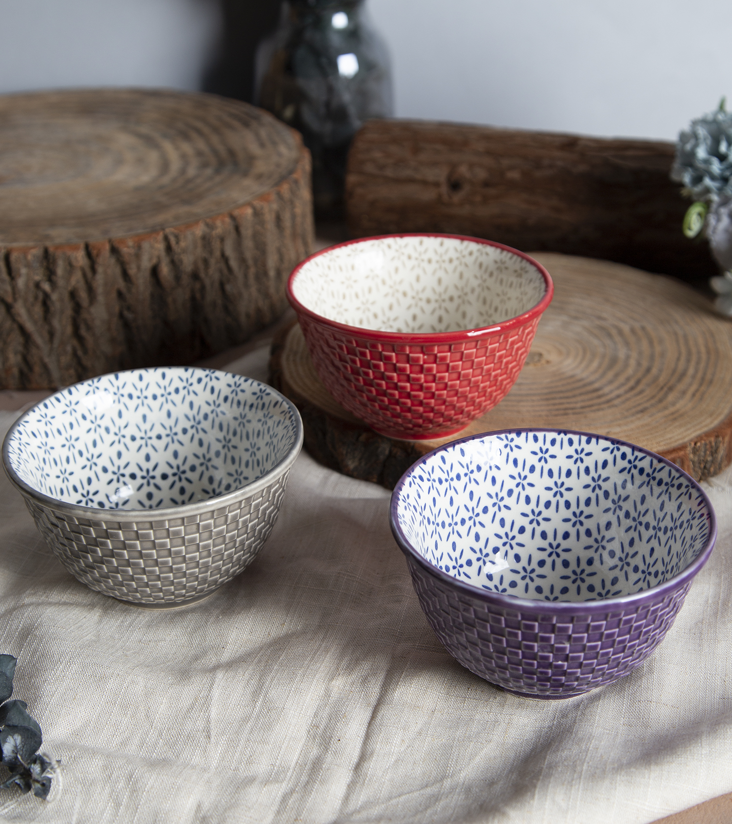 CHANGSHA HAPPY GO Grid Pattern Embossed Stoneware Bowls with Color Glaze and Floral Print | happygodinnerware.com