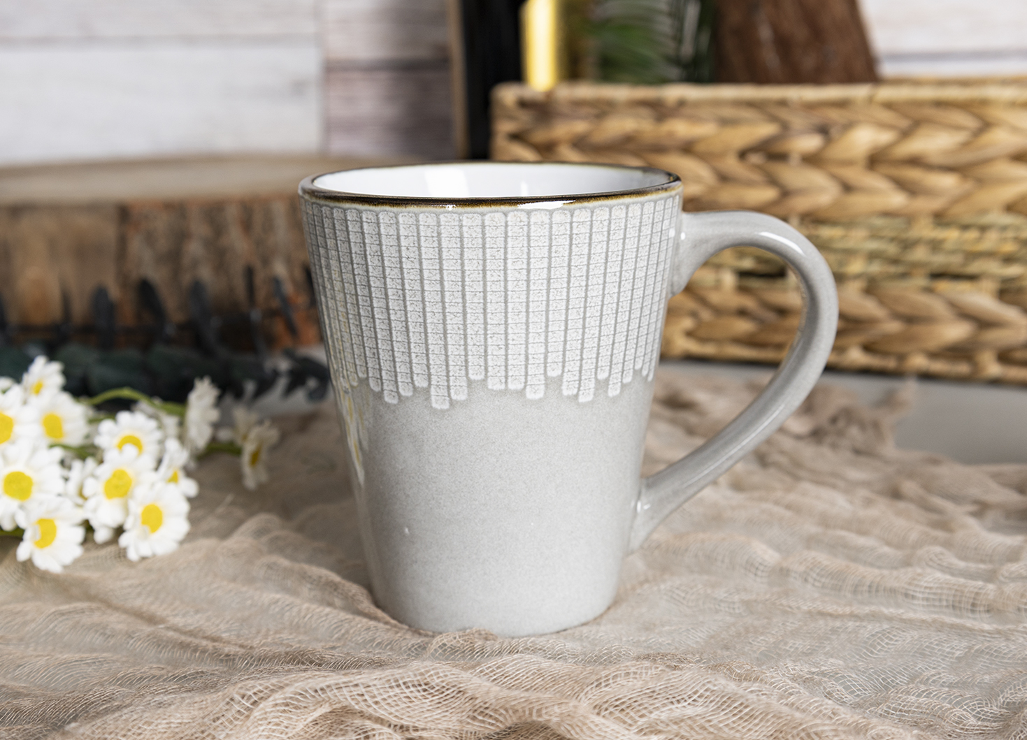 CHANGSHA HAPPY GO  Modern Striped Stoneware Dinnerware Set with Subtle Reactive Glaze and Embossed Print for Everyday Elegant Dining |Dopamine Series Ceramics|happygodinnerware.com