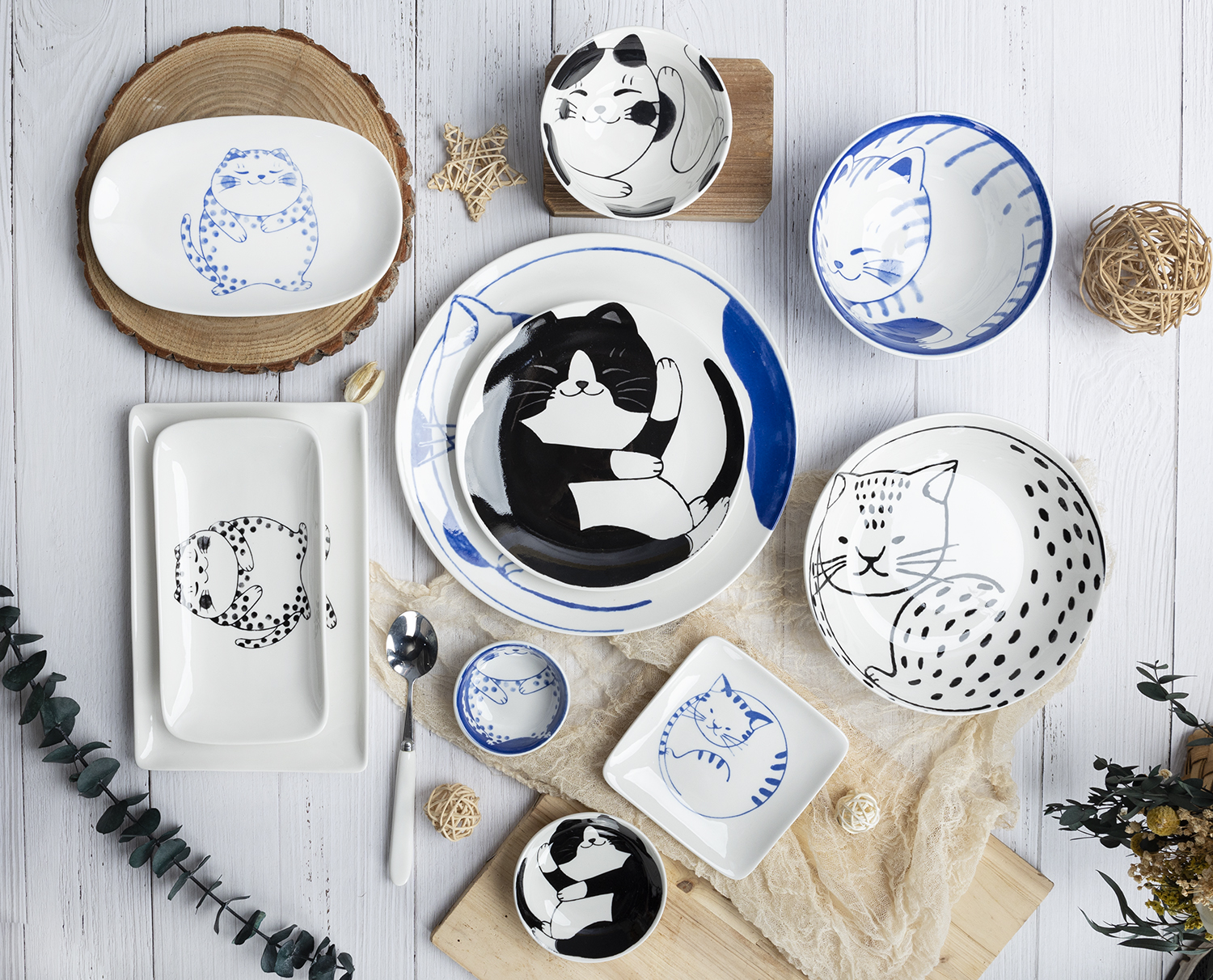 CHANGSHA HAPPY GO Colorful Country Style Printed White Porcelain Dinnerware Set with Pastoral Flower and Stripe Designs  |happygodinnerware.com