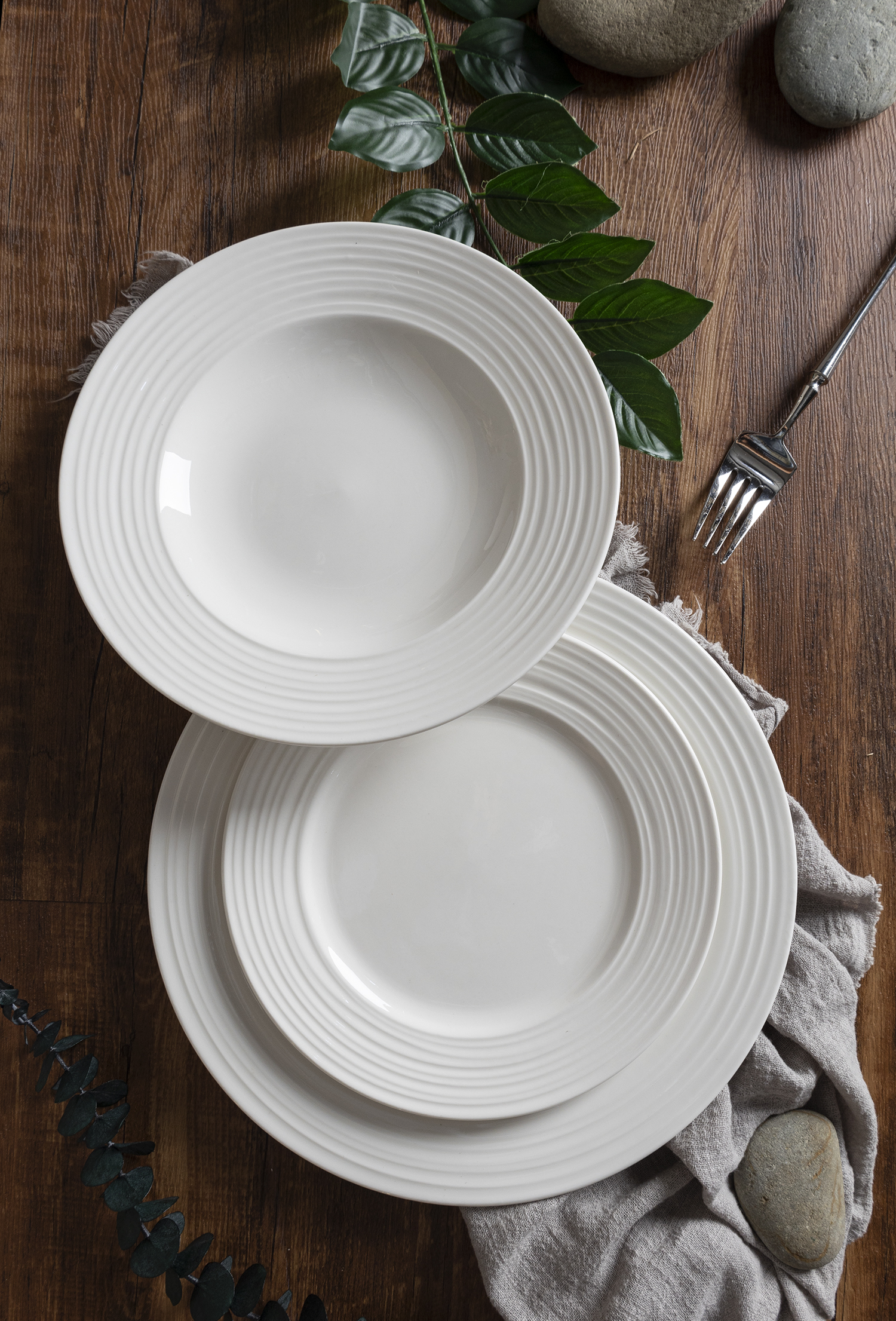 CHANGSHA HAPPY GO Minimalist Embossed Bone China Tableware Set with Concentric Coil Pattern – Plates and Bowls   |happygodinnerware.com