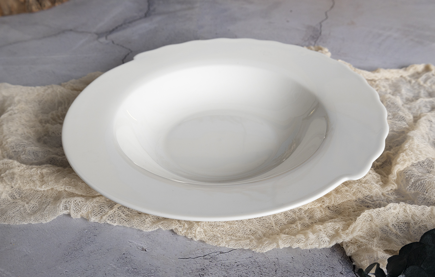 CHANGSHA HAPPY GO Round Bone China Dinnerware Set with Embossed Lotus Edge and Smooth White Finish for Classic Table Decor |happygodinnerware.com