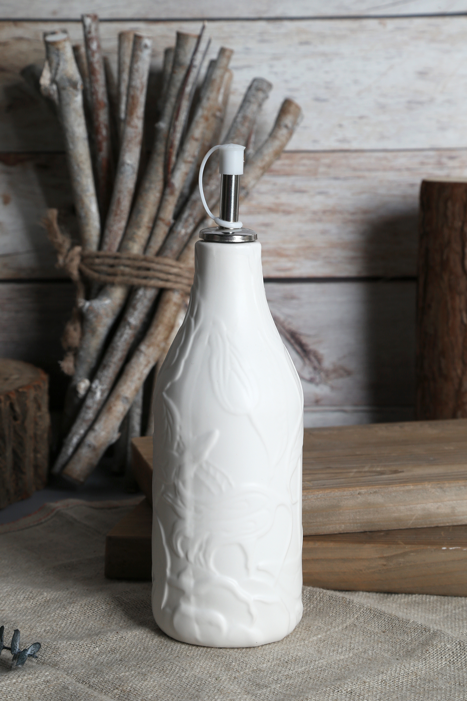 CHANGSHA HAPPY GO Embossed Sauce Bottle with Stainless Steel Spout | happygodinnerware.com