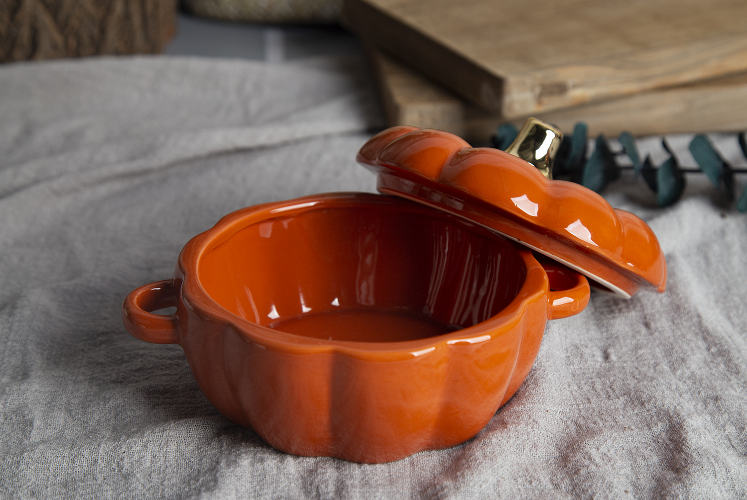 CHANGSHA HAPPY GO Dolomite Pumpkin-Shaped Embossed Cookware | happygodinnerware.com