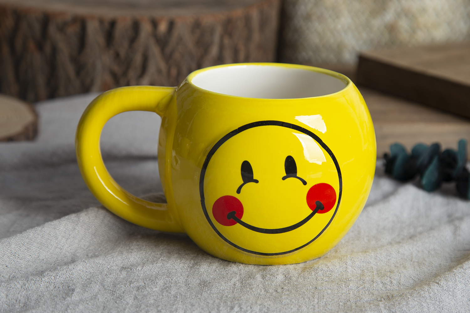 CHANGSHA HAPPY GO Smiley Face Embossed Mugs with Decal Design | happygodinnerware.com