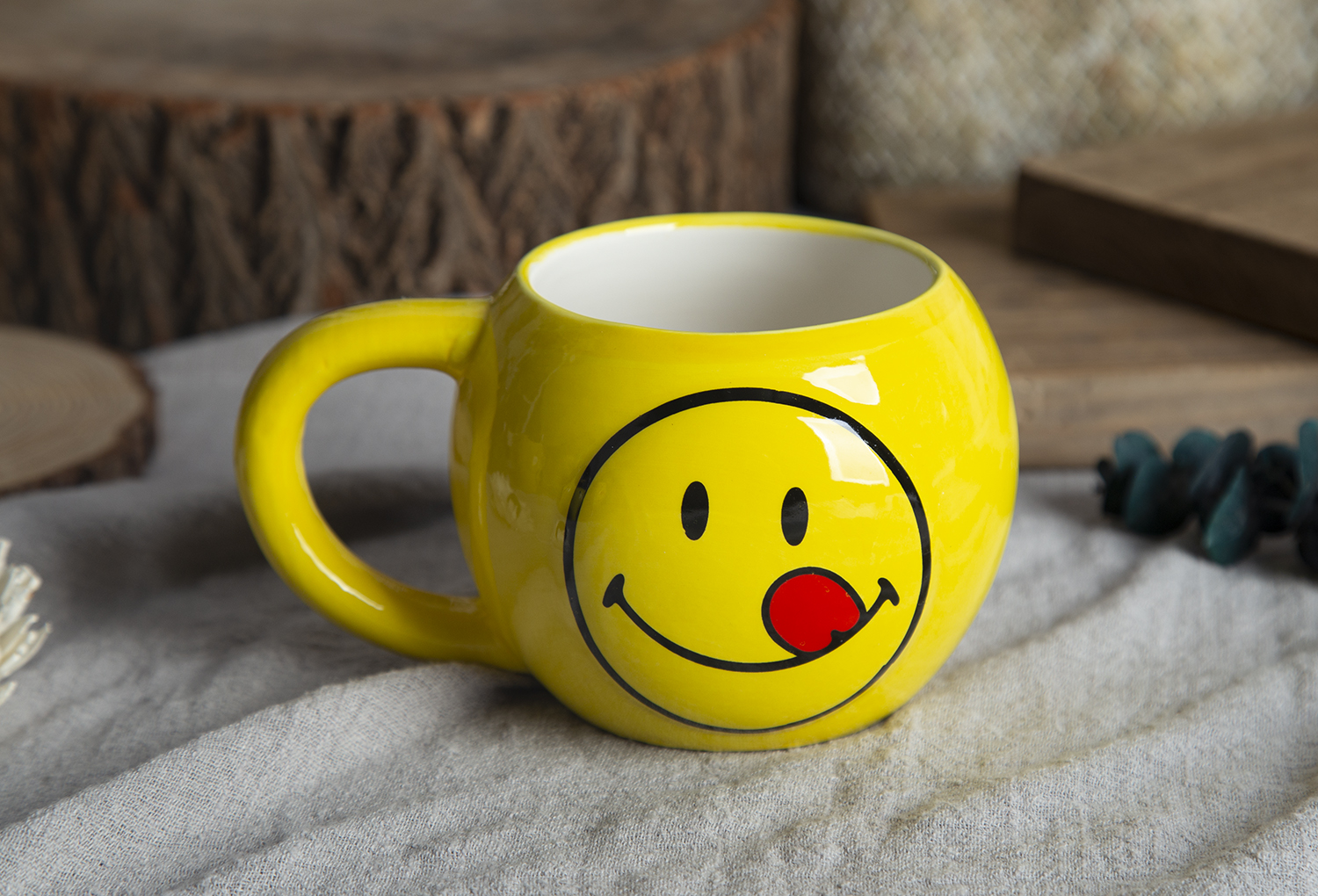 CHANGSHA HAPPY GO Smiley Face Embossed Mugs with Decal Design | happygodinnerware.com