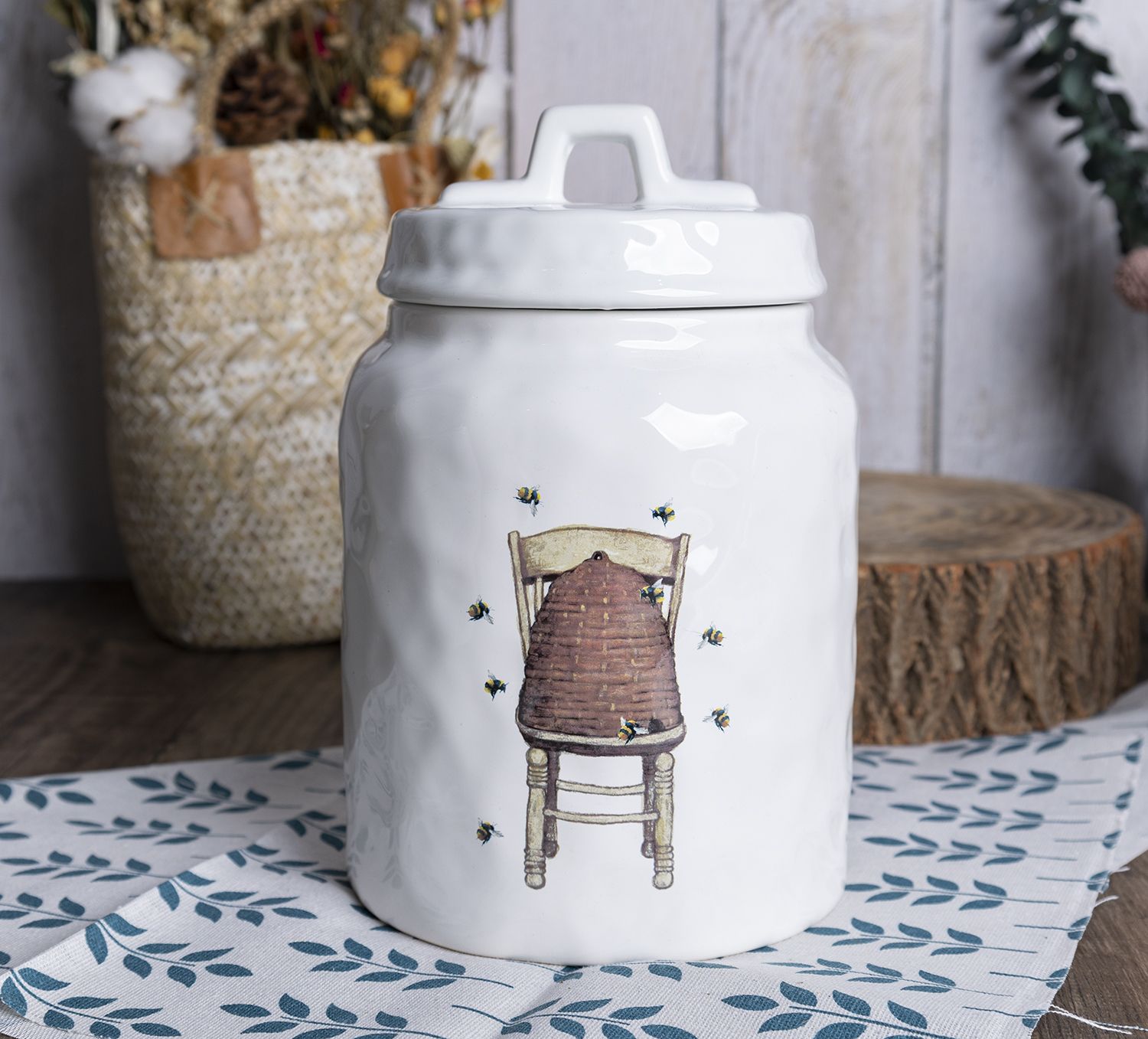 CHANGSHA HAPPY GO White Earthenware Kitchen Storage Jar Set with Embossed Floral and Bee Prints for Rustic Farmhouse Decor |happygodinnerware.com