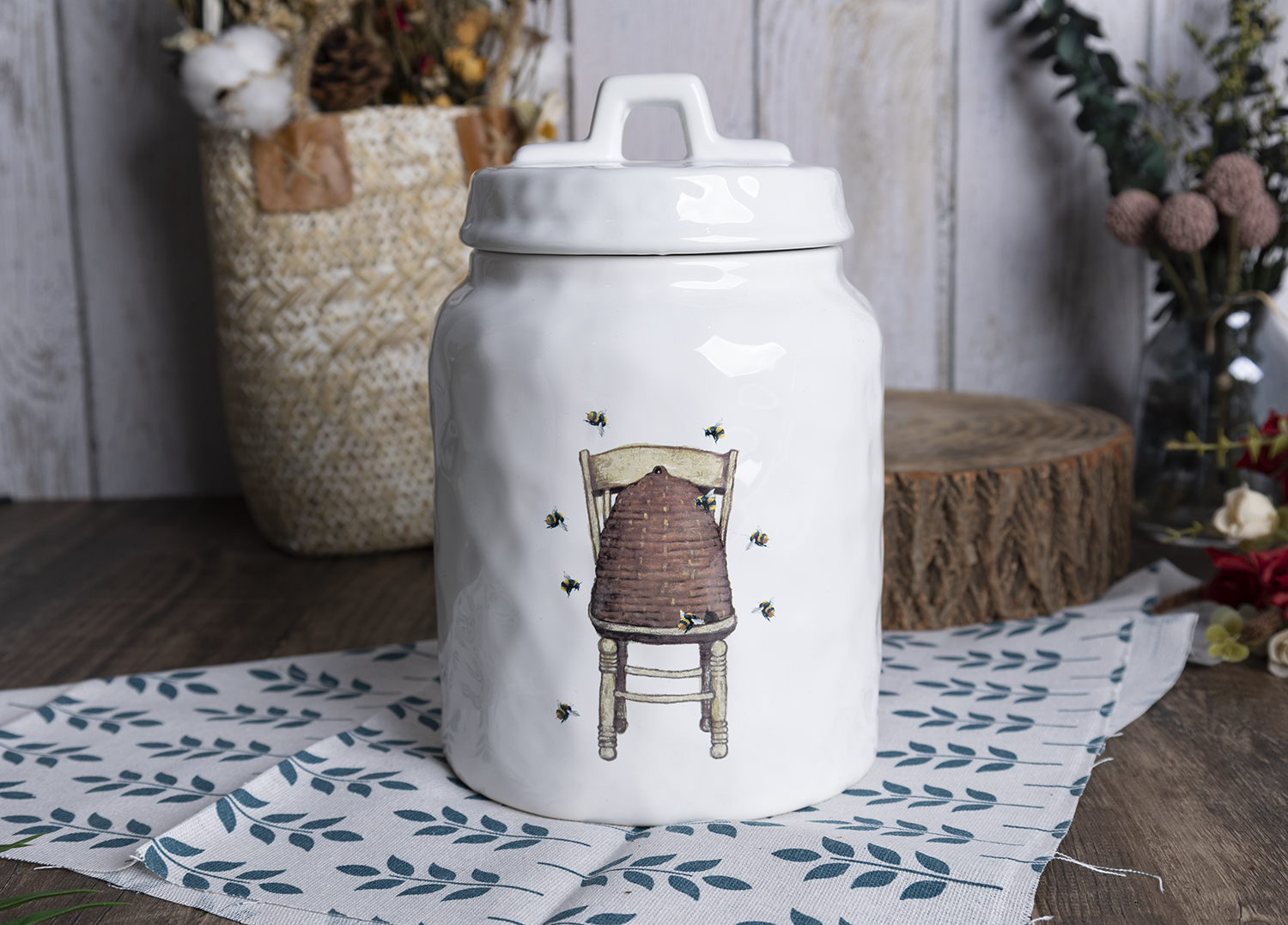 CHANGSHA HAPPY GO White Earthenware Kitchen Storage Jar Set with Embossed Floral and Bee Prints for Rustic Farmhouse Decor |happygodinnerware.com