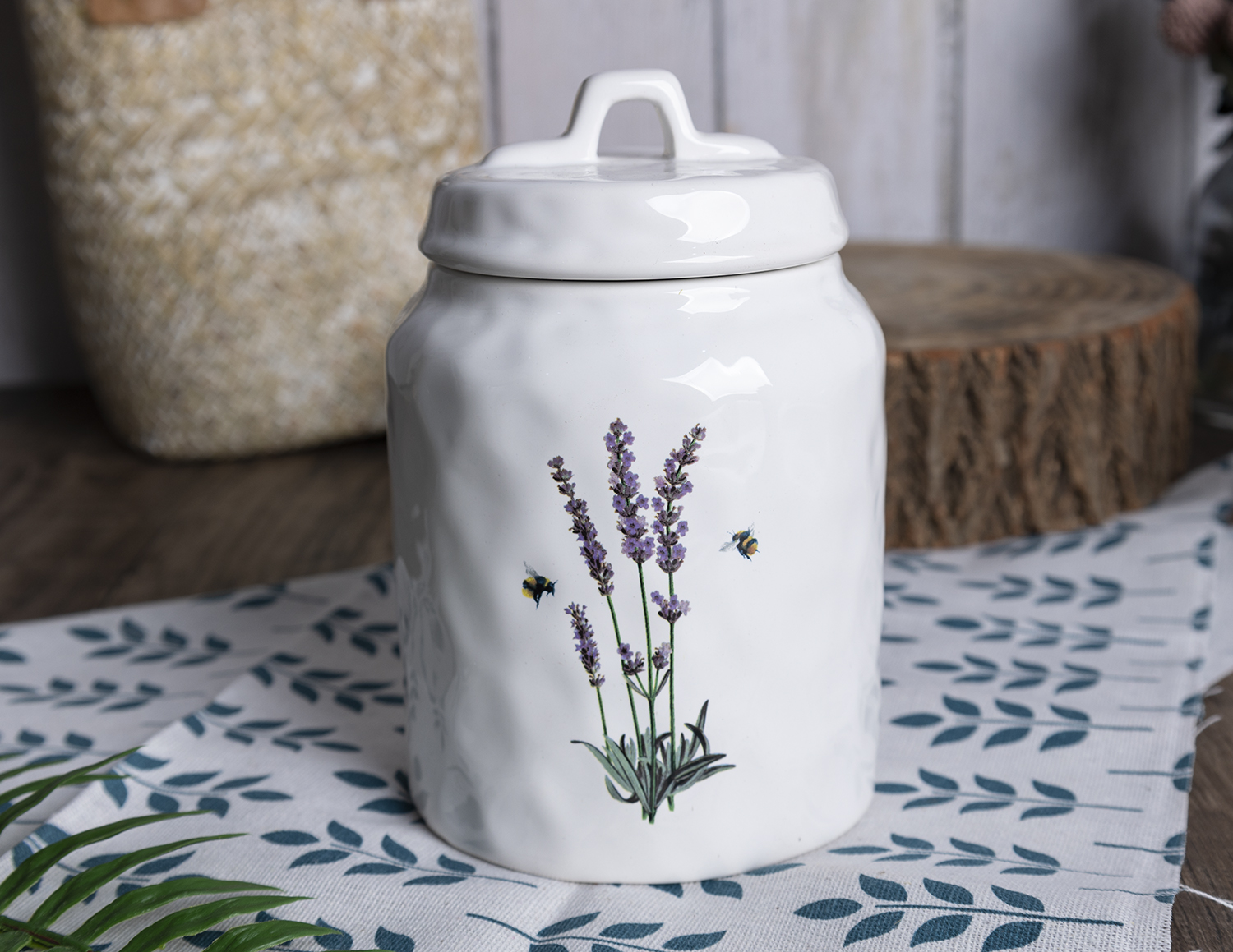 CHANGSHA HAPPY GO White Earthenware Kitchen Storage Jar Set with Embossed Floral and Bee Prints for Rustic Farmhouse Decor |happygodinnerware.com