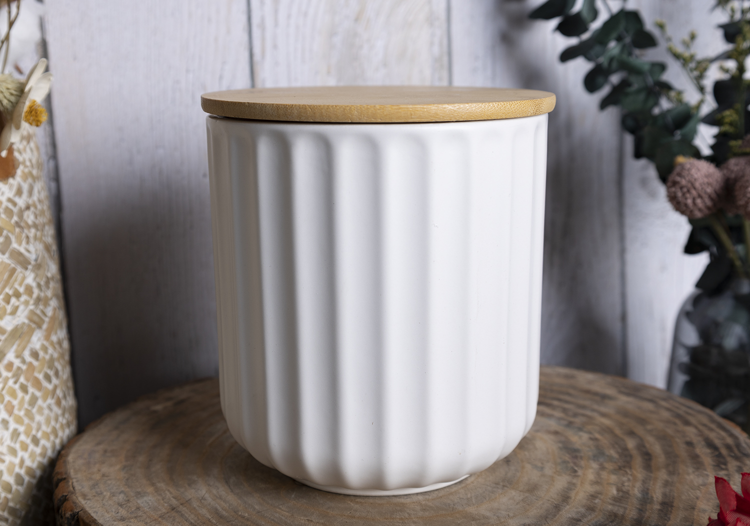 CHANGSHA HAPPY GO White Earthenware Kitchen Storage Jar Set with Embossed Floral and Bee Prints for Rustic Farmhouse Decor |happygodinnerware.com