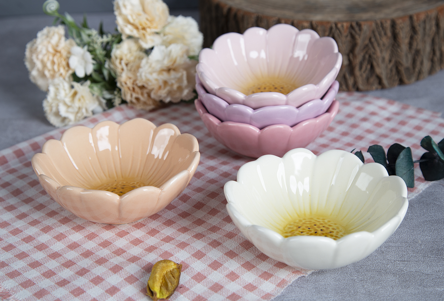 CHANGSHA HAPPY GO Colorful Glossy Ceramic Storage Jars with Bamboo Lids for Kitchen Use – Green, Red, and Blue Set |happygodinnerware.com