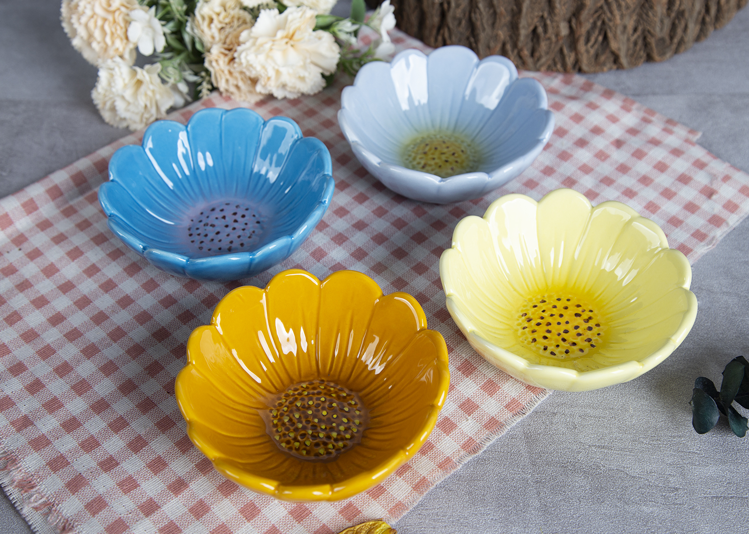 CHANGSHA HAPPY GO Colorful Glossy Ceramic Storage Jars with Bamboo Lids for Kitchen Use – Green, Red, and Blue Set |happygodinnerware.com